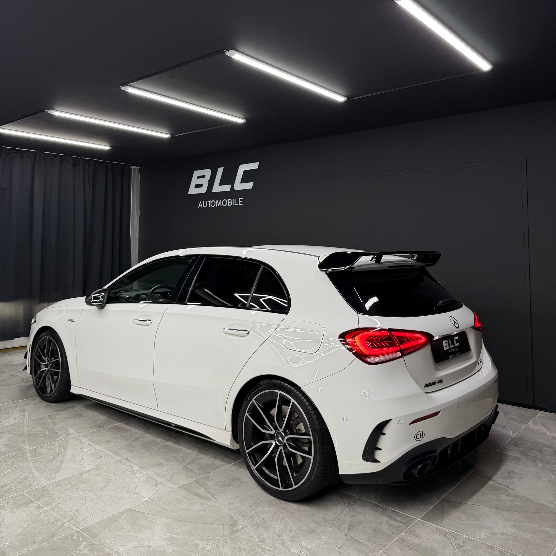 MERCEDES-BENZ A 35 AMG 4Matic Speedshift-image-4