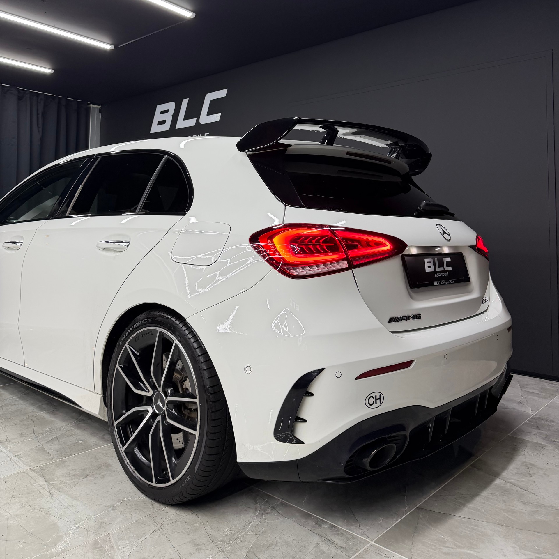 MERCEDES-BENZ A 35 AMG 4Matic Speedshift-image-5