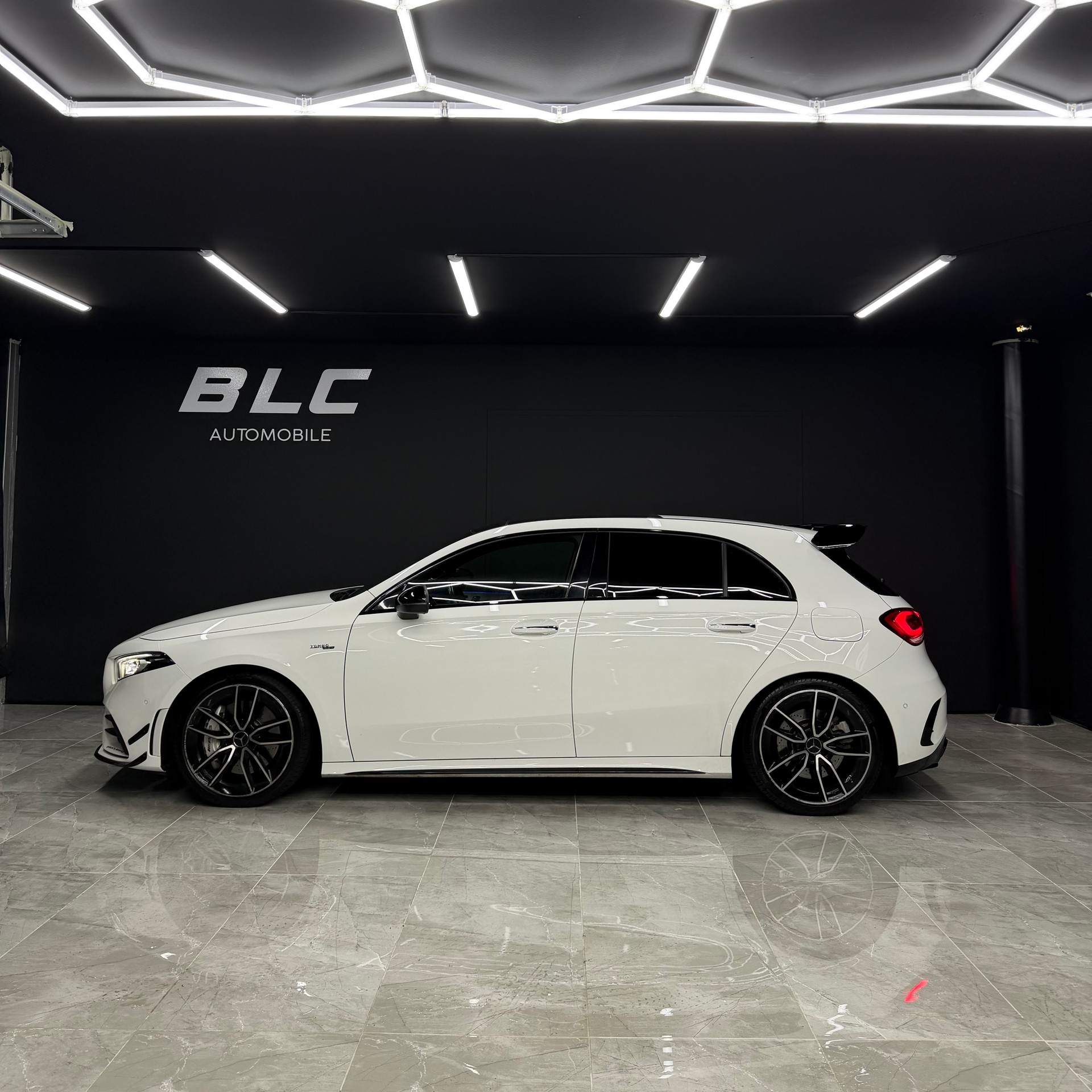 MERCEDES-BENZ A 35 AMG 4Matic Speedshift-image-2