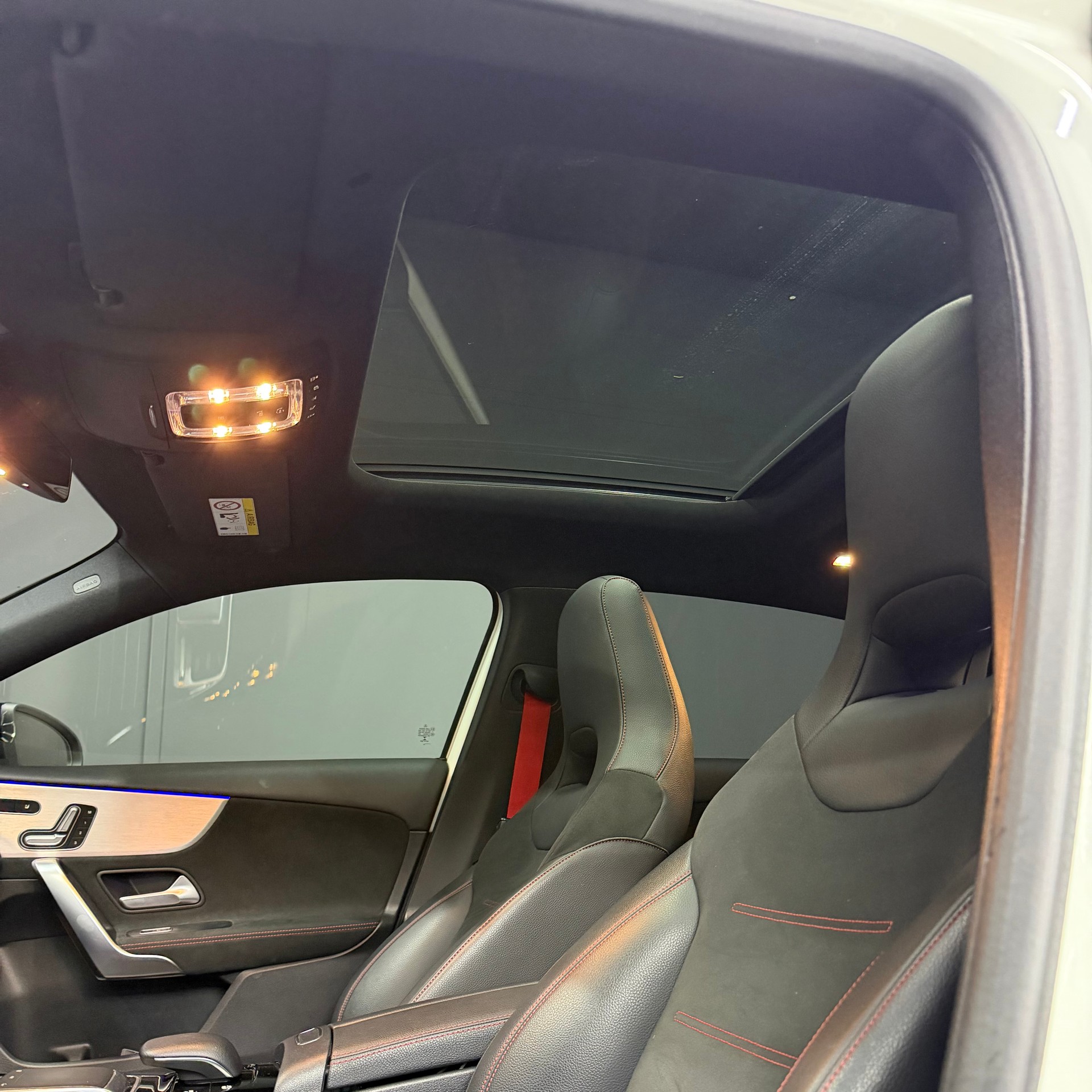 MERCEDES-BENZ A 35 AMG 4Matic Speedshift-image-9