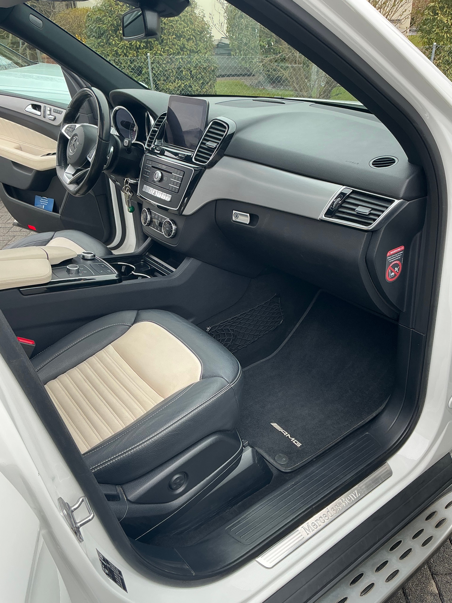 MERCEDES-BENZ GLE 350 d Executive-image-10