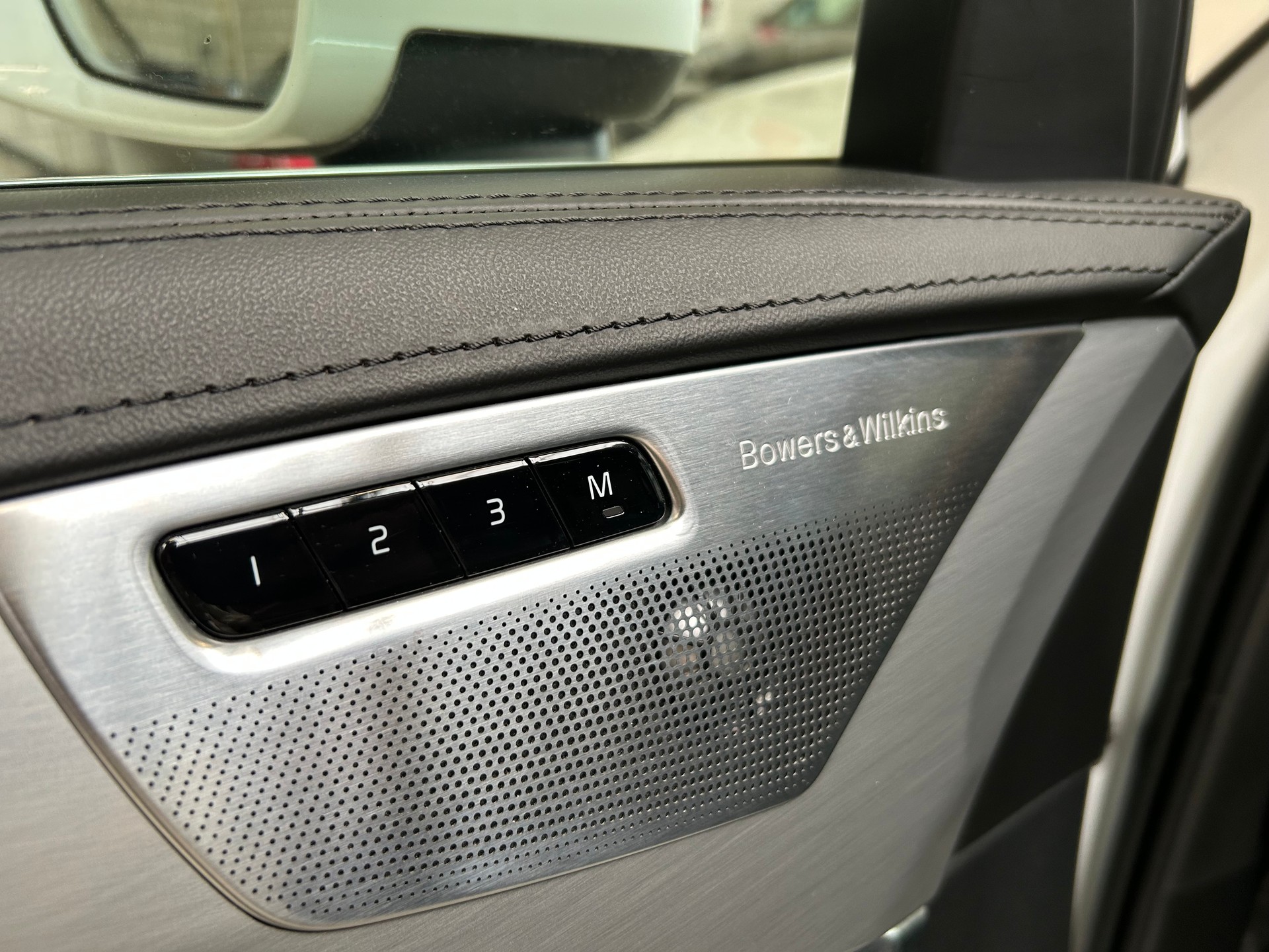VOLVO XC90 D5 AWD Momentum Geartronic-image-13