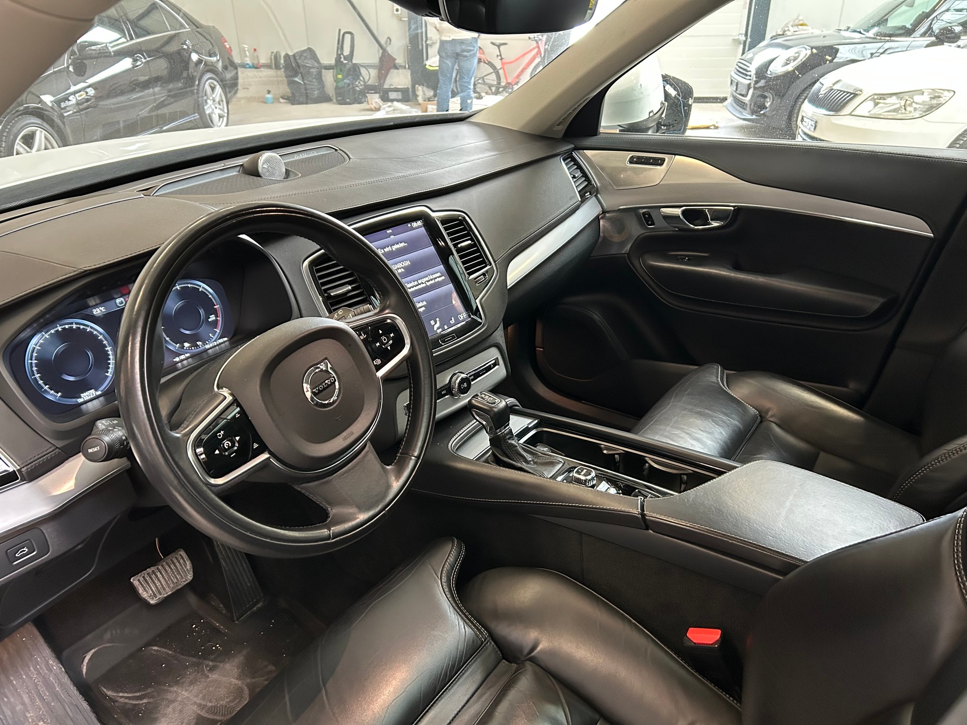 VOLVO XC90 D5 AWD Momentum Geartronic-image-7