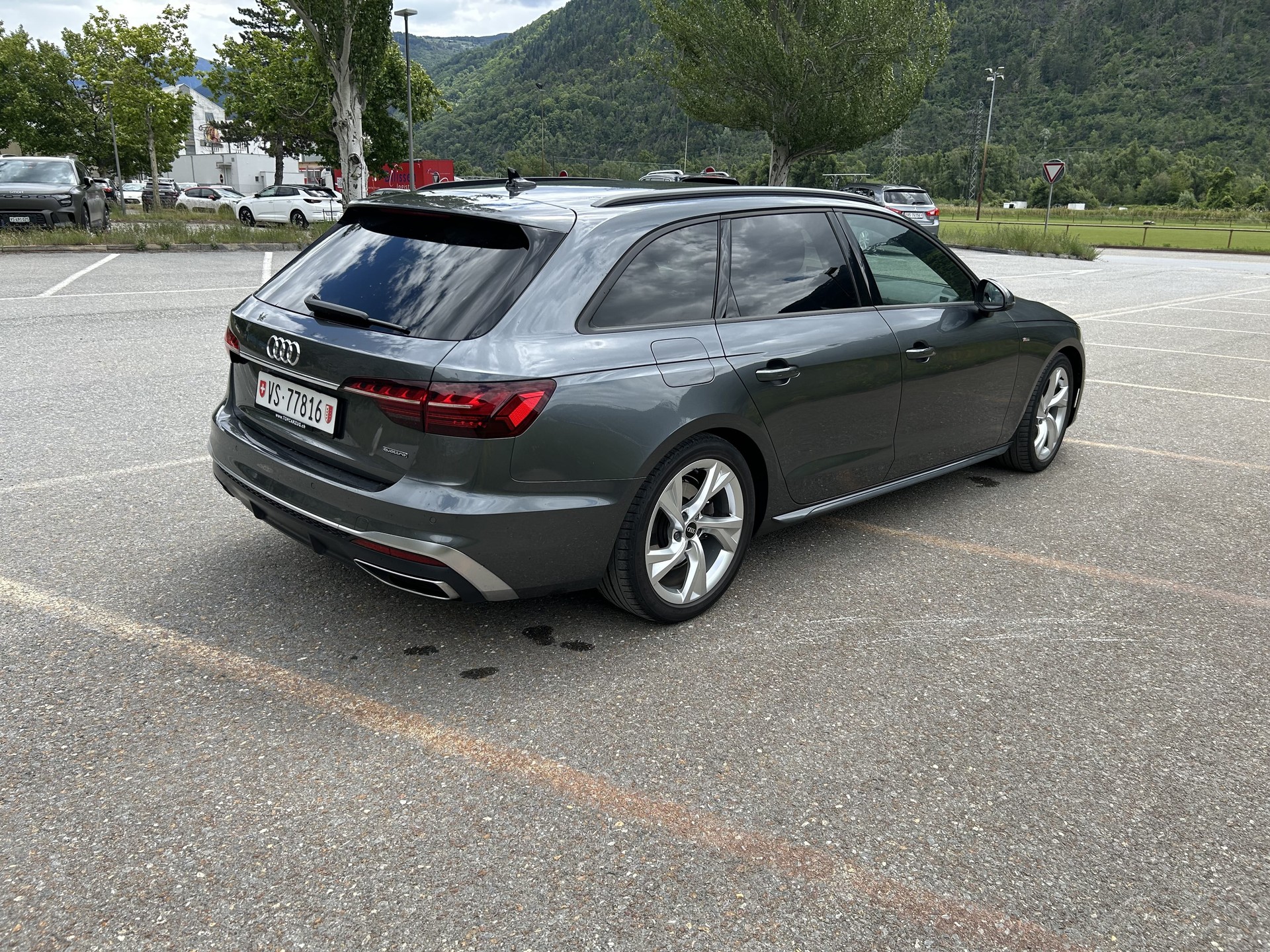 AUDI A4 Avant 4.0 TDI S-Line Quattro-image-4