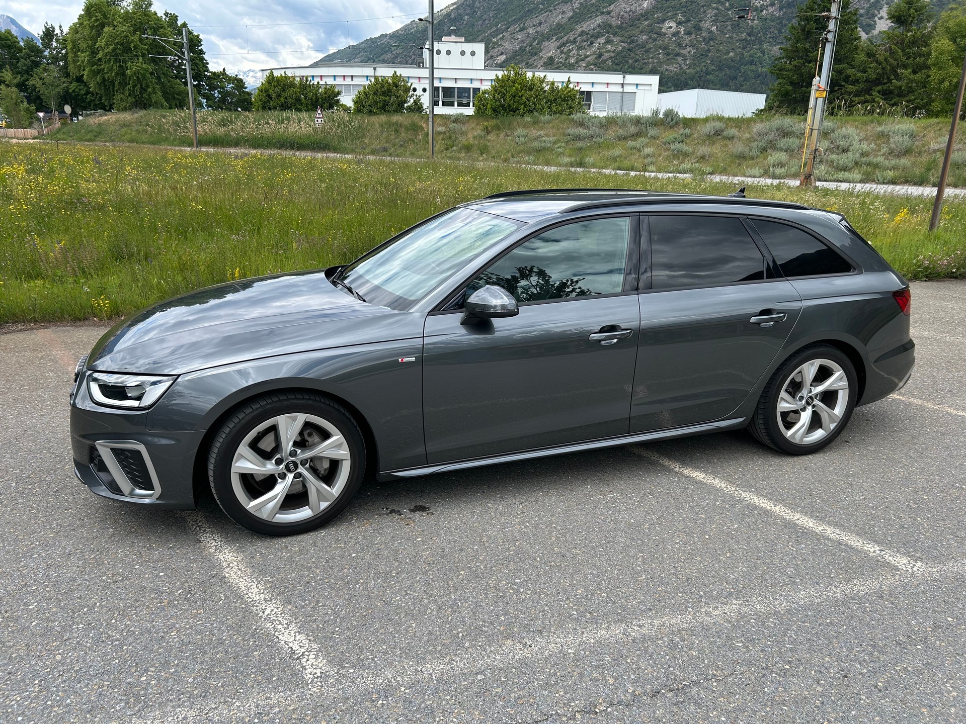 AUDI A4 Avant 4.0 TDI S-Line Quattro-image-1