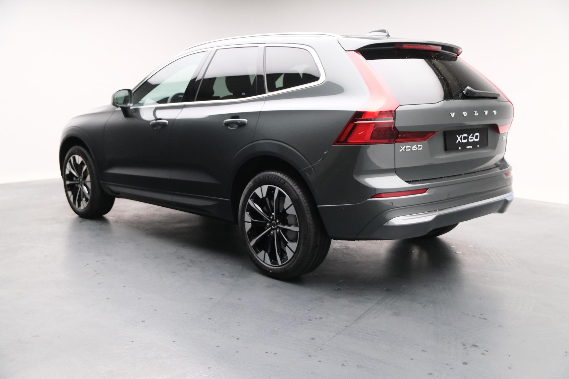 VOLVO XC60 2.0 B5 MH Ultra Bright AWD-image-3