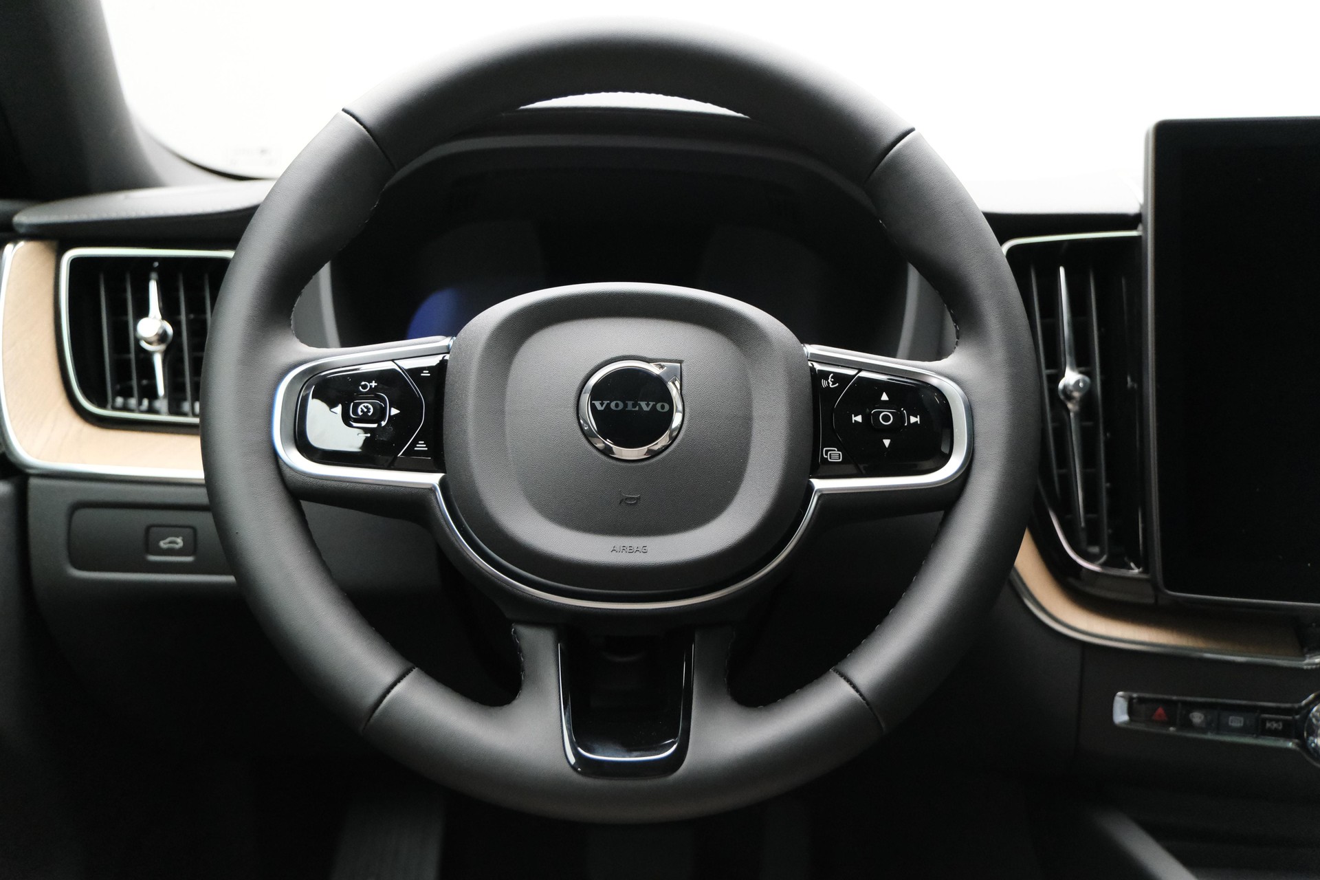 VOLVO XC60 2.0 B5 MH Ultra Bright AWD-image-20