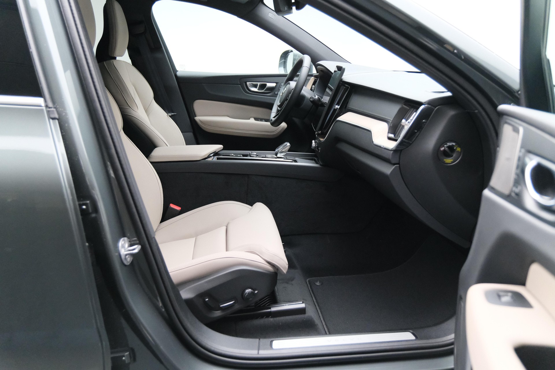 VOLVO XC60 2.0 B5 MH Ultra Bright AWD-image-31