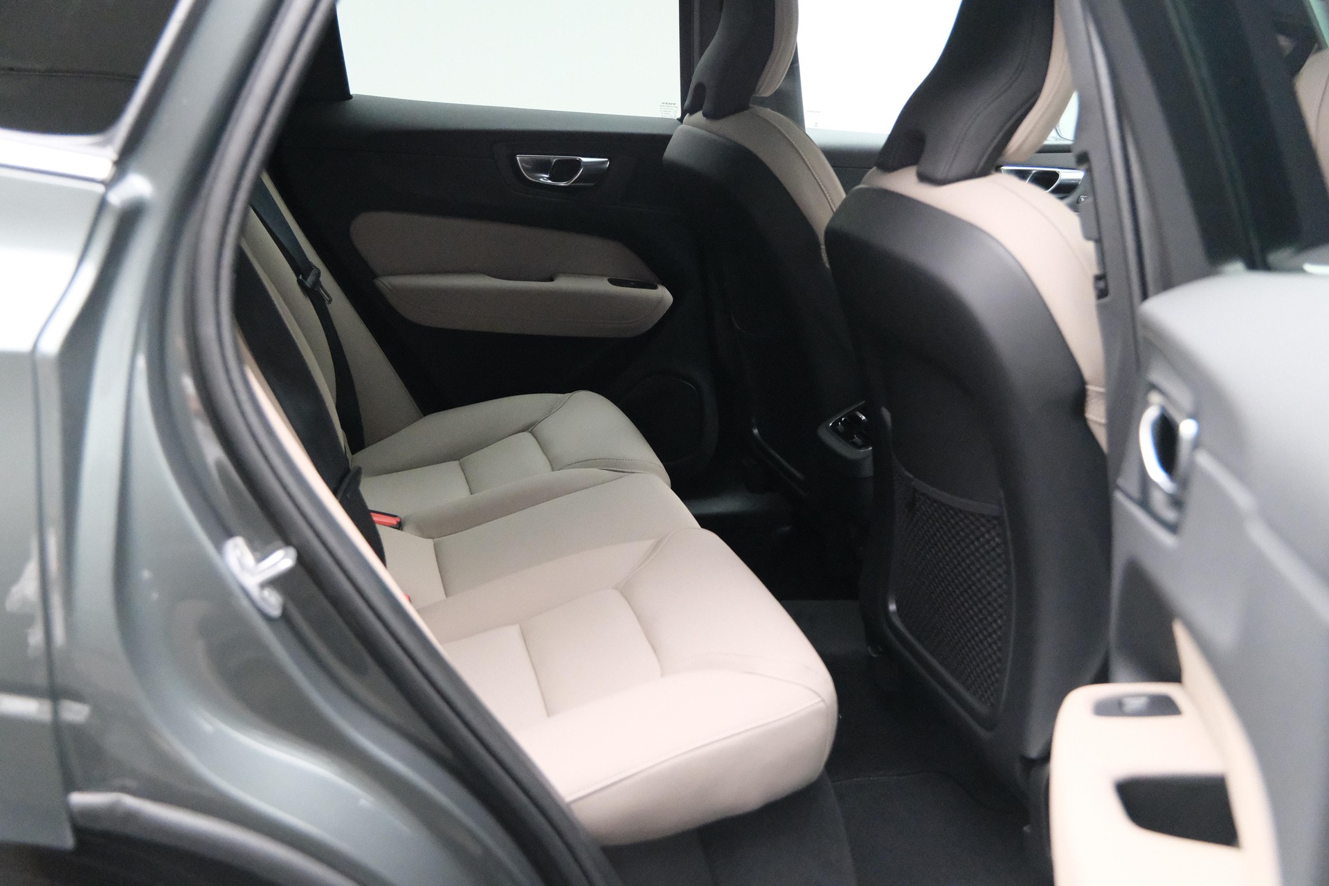 VOLVO XC60 2.0 B5 MH Ultra Bright AWD-image-33