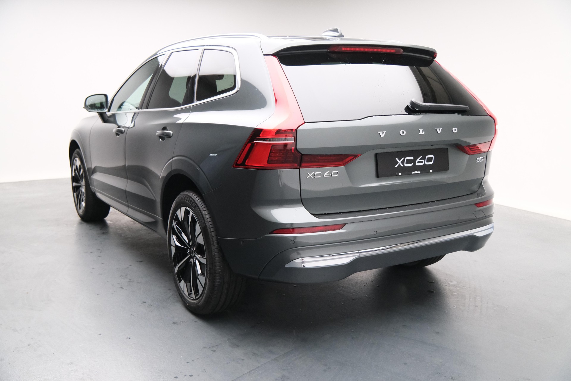 VOLVO XC60 2.0 B5 MH Ultra Bright AWD-image-4