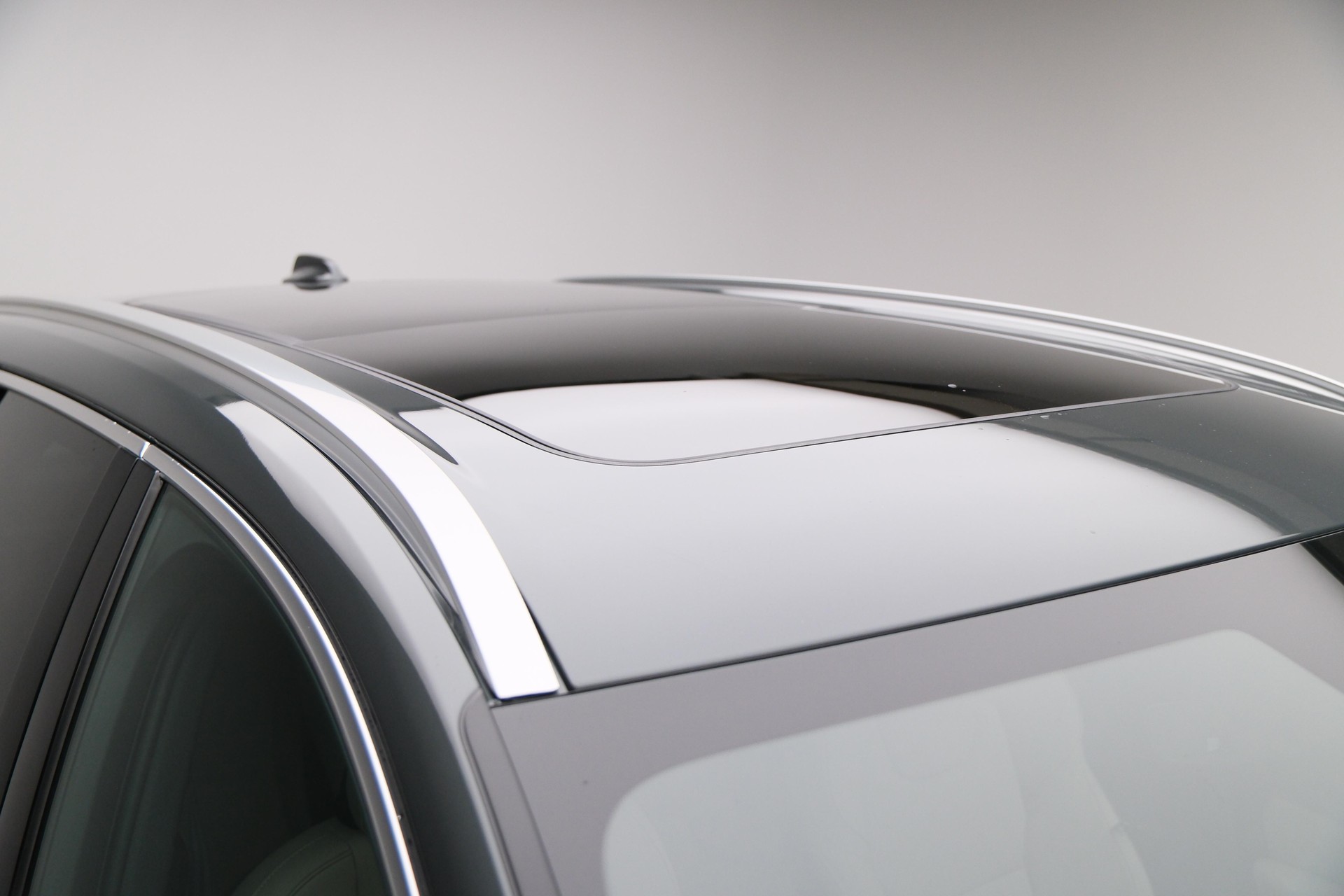 VOLVO XC60 2.0 B5 MH Ultra Bright AWD-image-30
