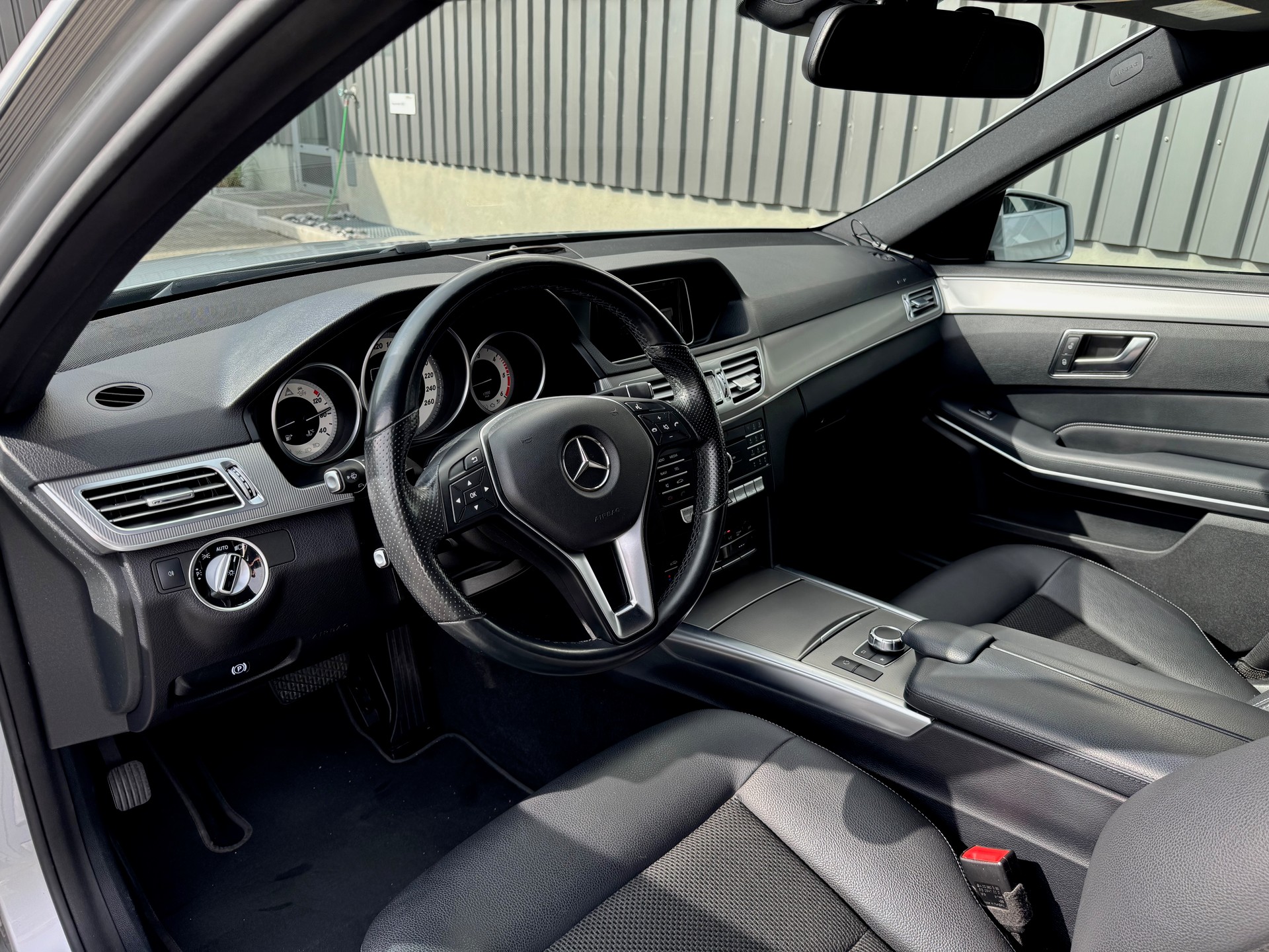 MERCEDES-BENZ E 200 CDI BlueTec-image-4