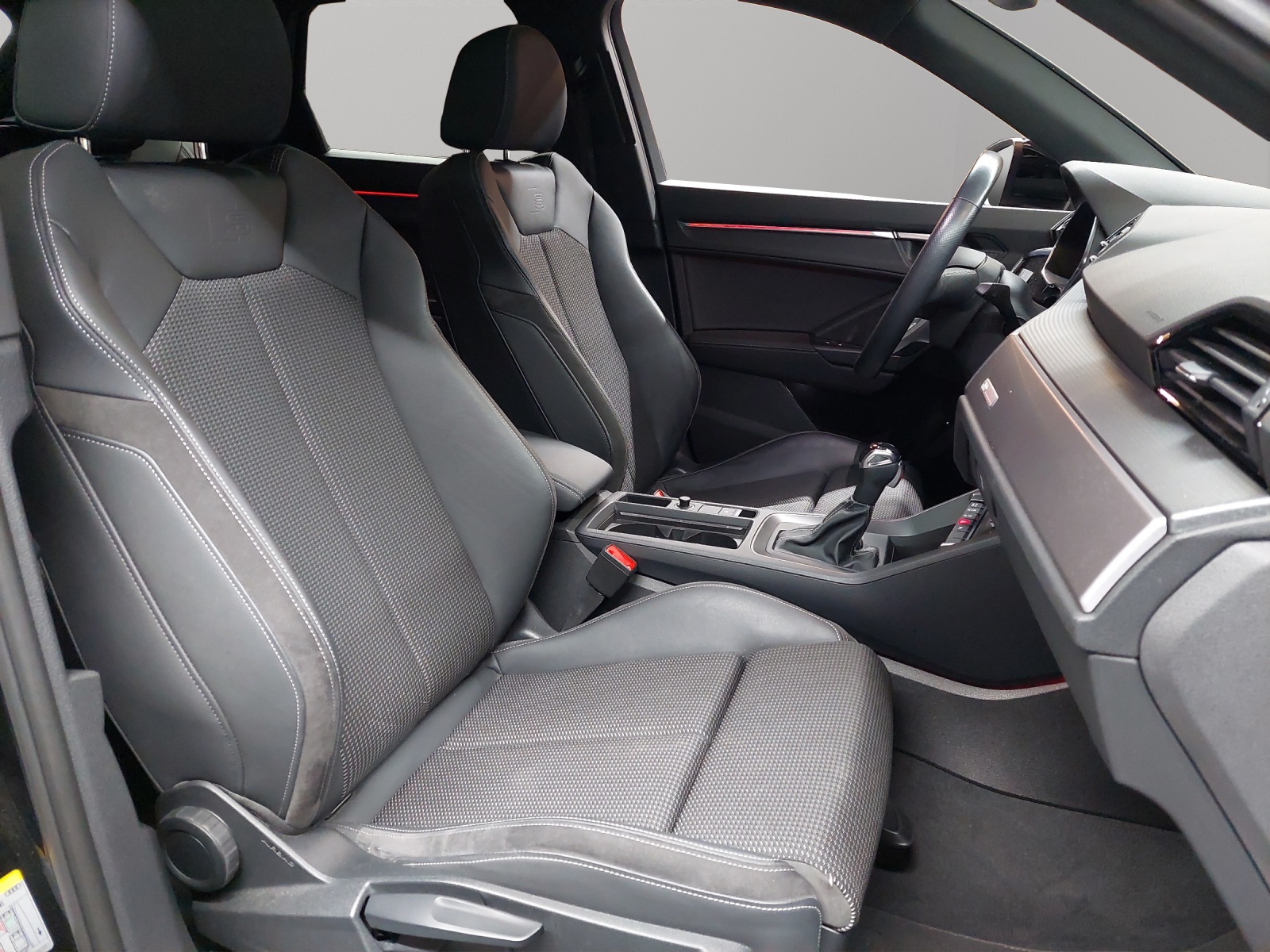 AUDI Q3 35 TFSI S line Attraction S-tronic-image-8