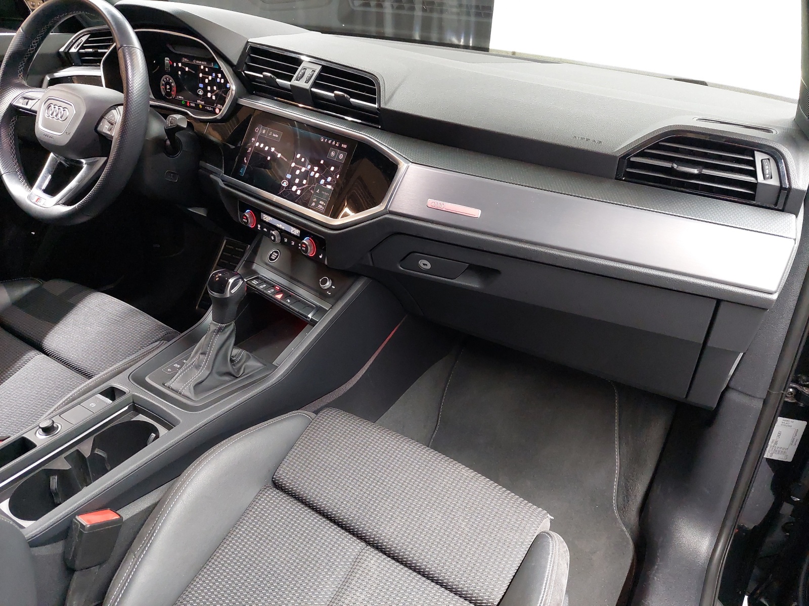 AUDI Q3 35 TFSI S line Attraction S-tronic-image-9