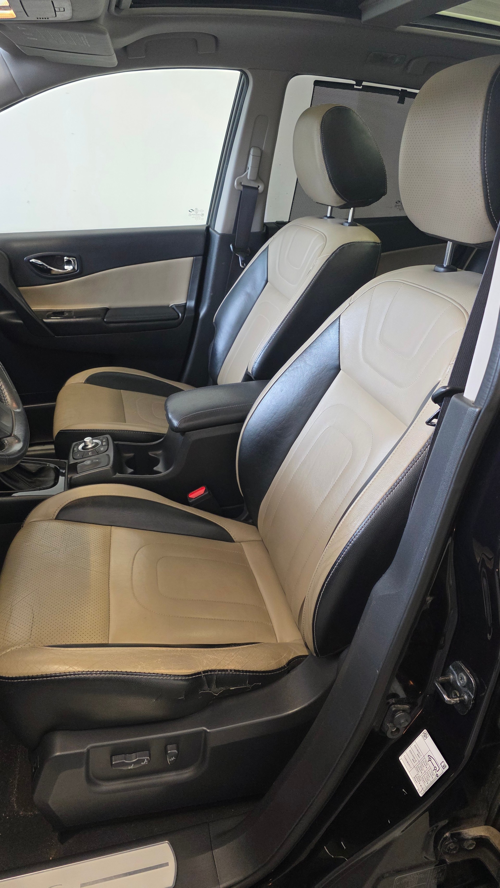 RENAULT Koleos 2.5 Dynamique Luxe 4x4-image-5