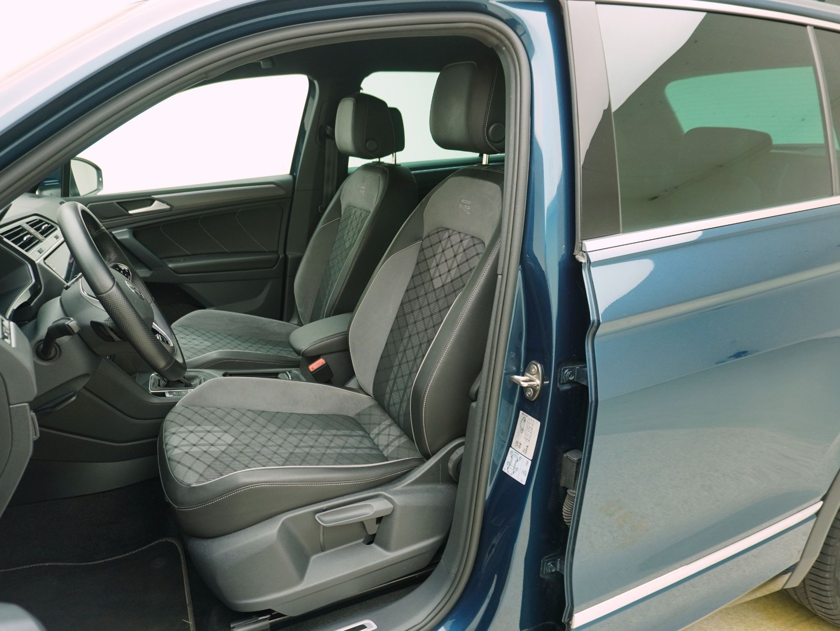 VW Tiguan 1.4 TSI DSG PHEV R-Line 2WD-image-7