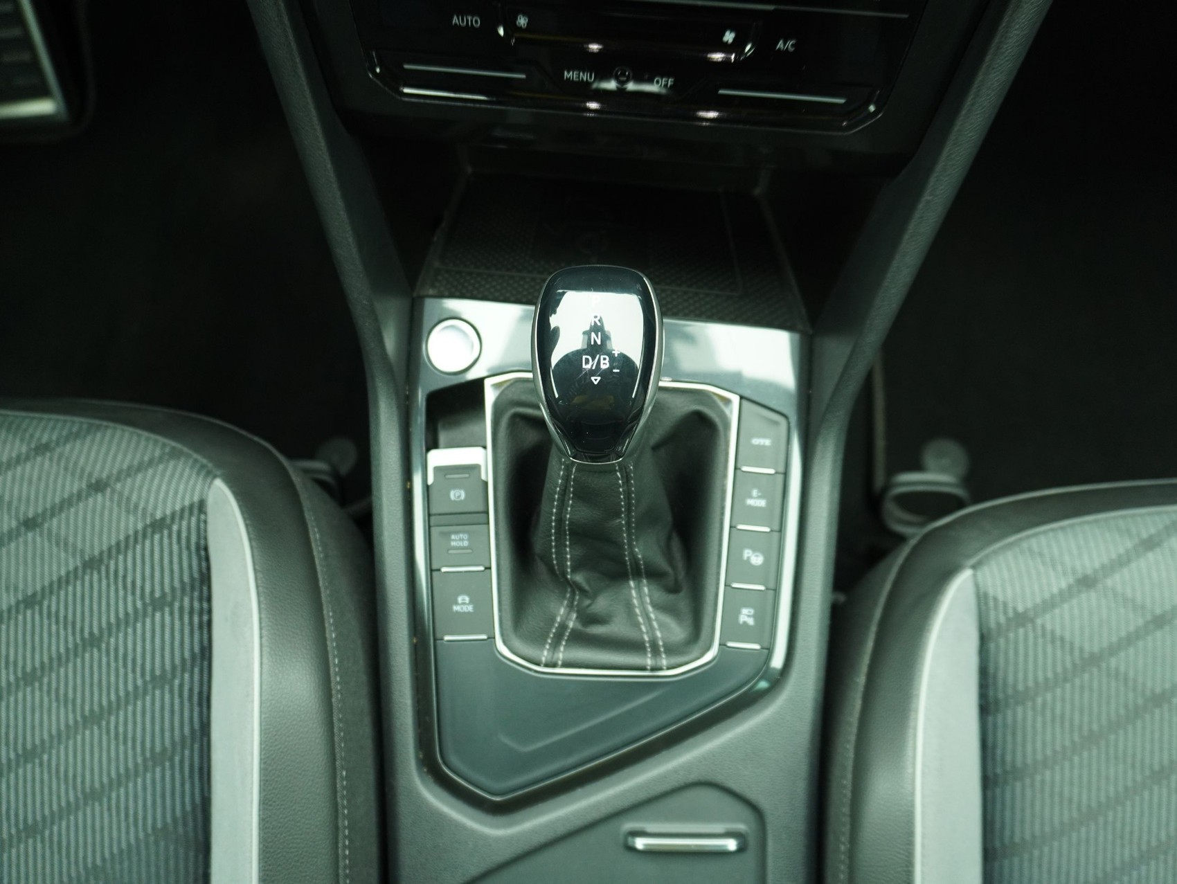 VW Tiguan 1.4 TSI DSG PHEV R-Line 2WD-image-14