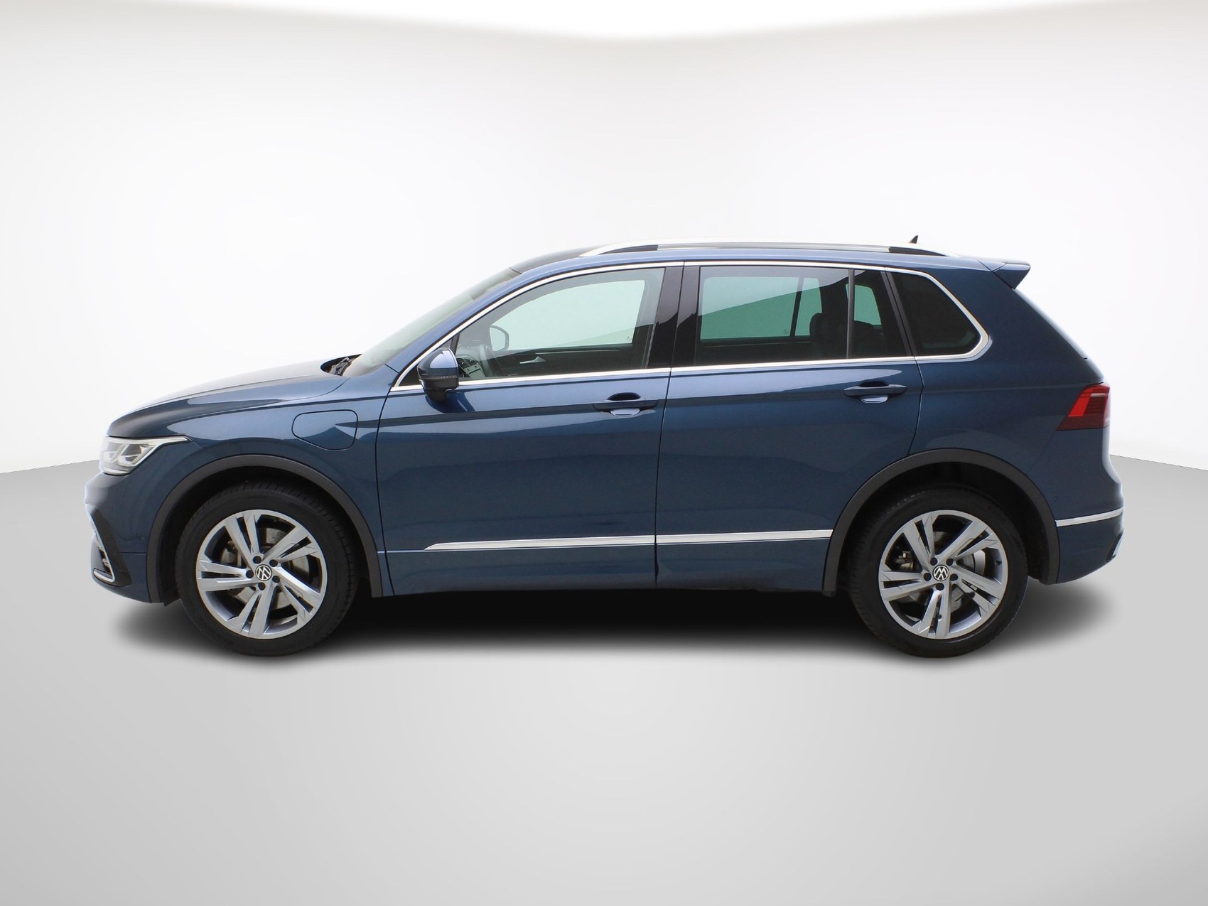 VW Tiguan 1.4 TSI DSG PHEV R-Line 2WD-image-2