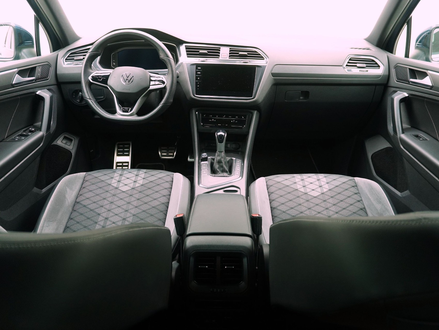 VW Tiguan 1.4 TSI DSG PHEV R-Line 2WD-image-11