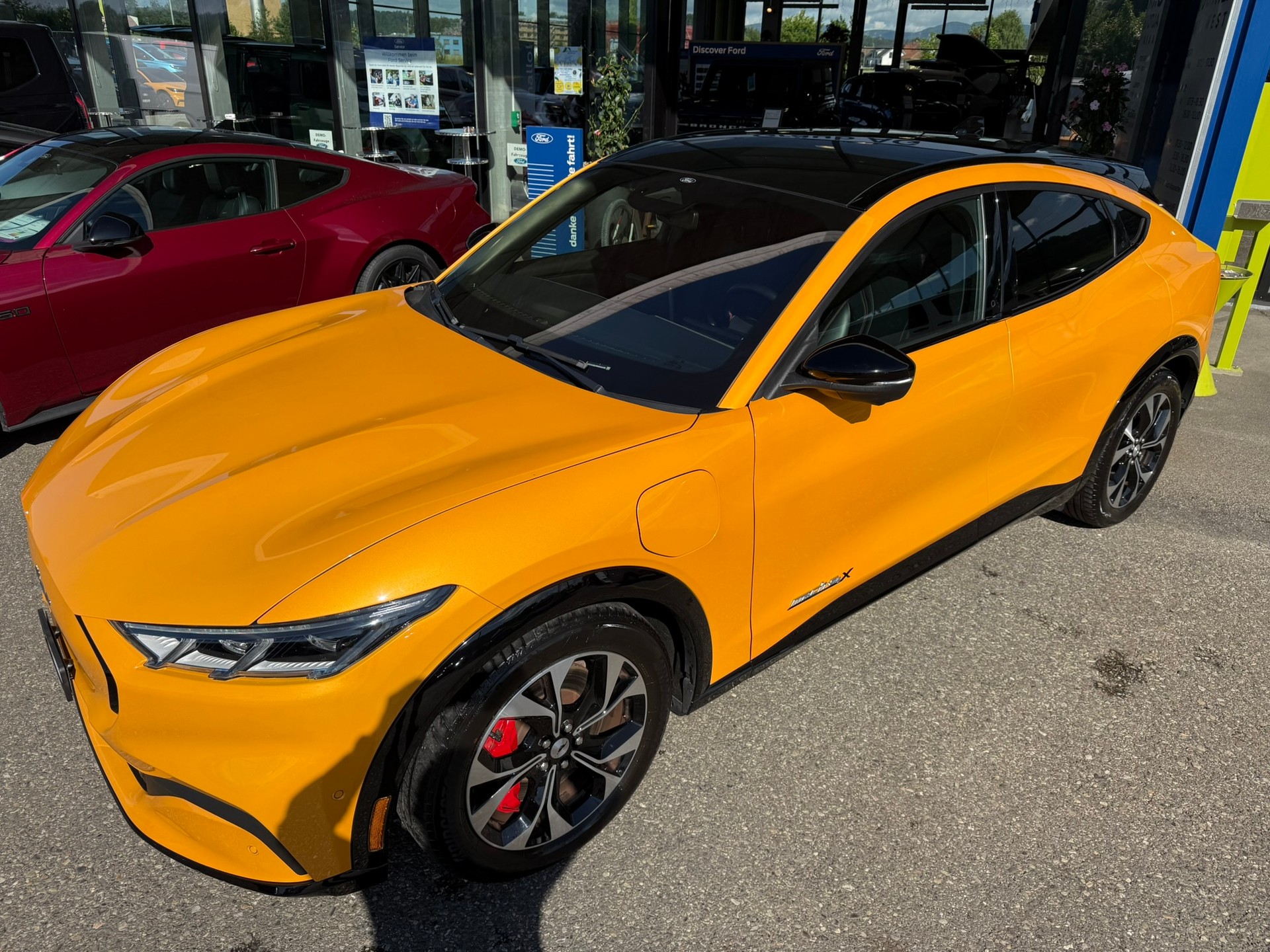 FORD Mustang MACH-E Premium AWD 88 kWh-showroom-element-2