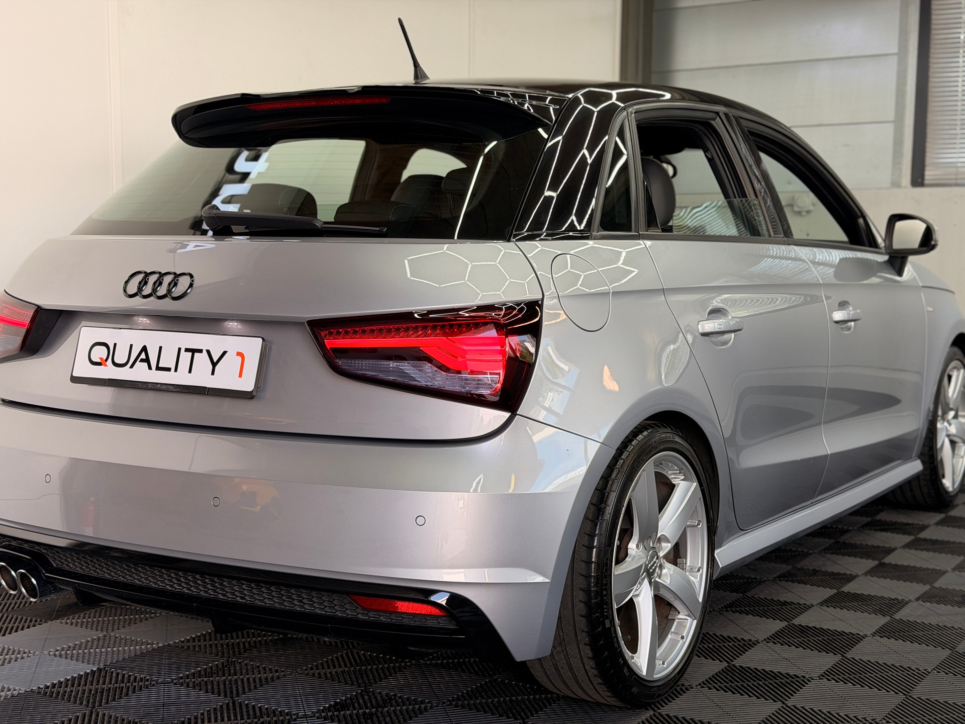 AUDI A1 Sportback 1.4 TFSI Sport S-tronic-showroom-element-2