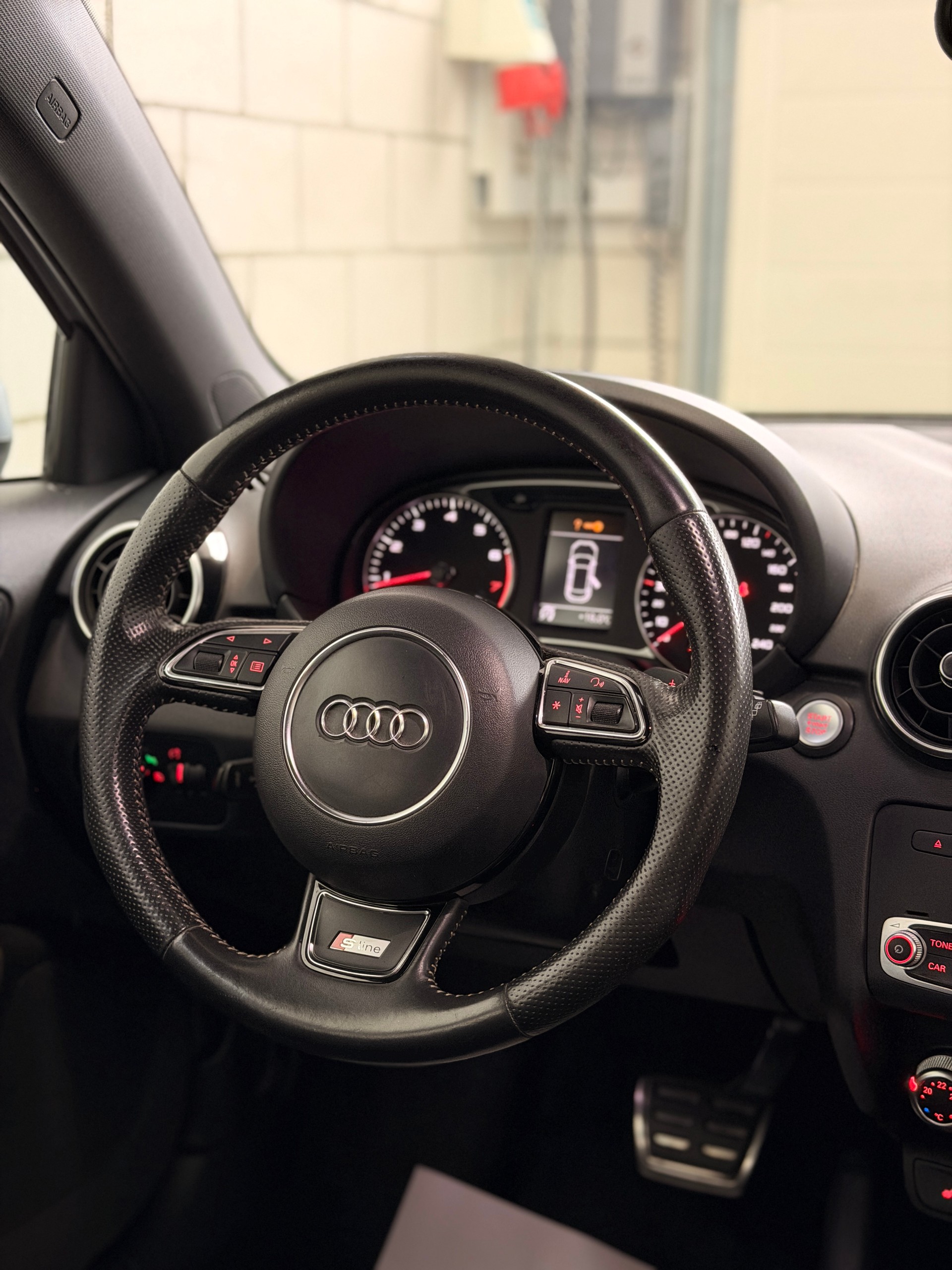 AUDI A1 Sportback 1.4 TFSI Sport S-tronic-image-8