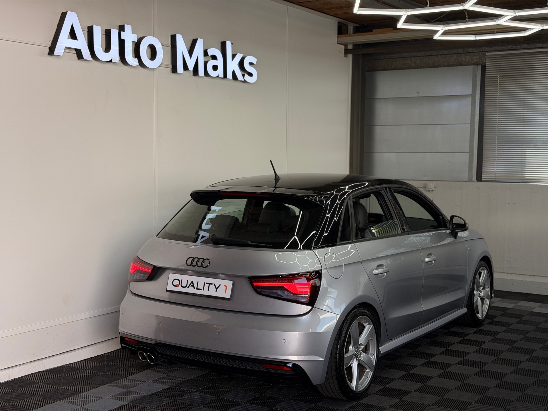 AUDI A1 Sportback 1.4 TFSI Sport S-tronic-showroom-element-1