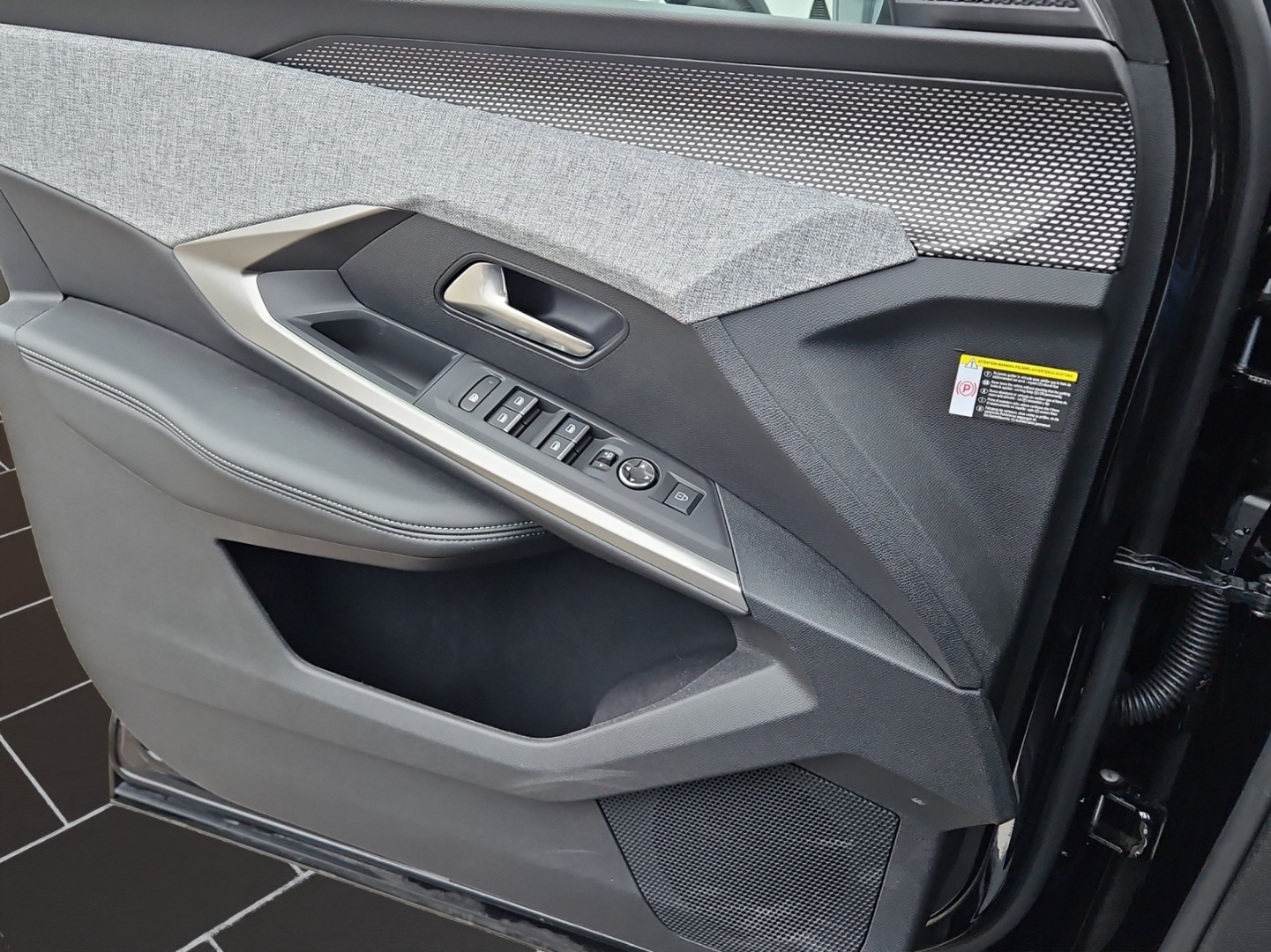 PEUGEOT 3008 145 e-DCS GT-image-14