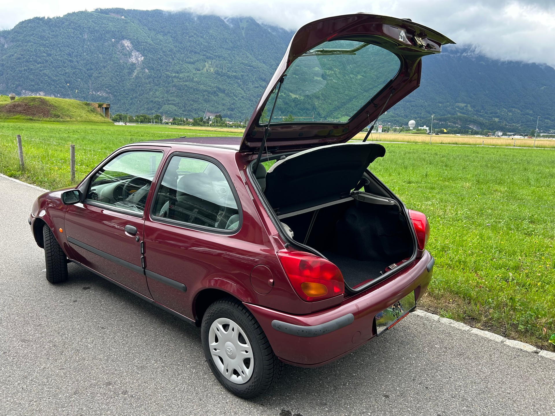 MAZDA 121 1.2i-16 GLX-image-8