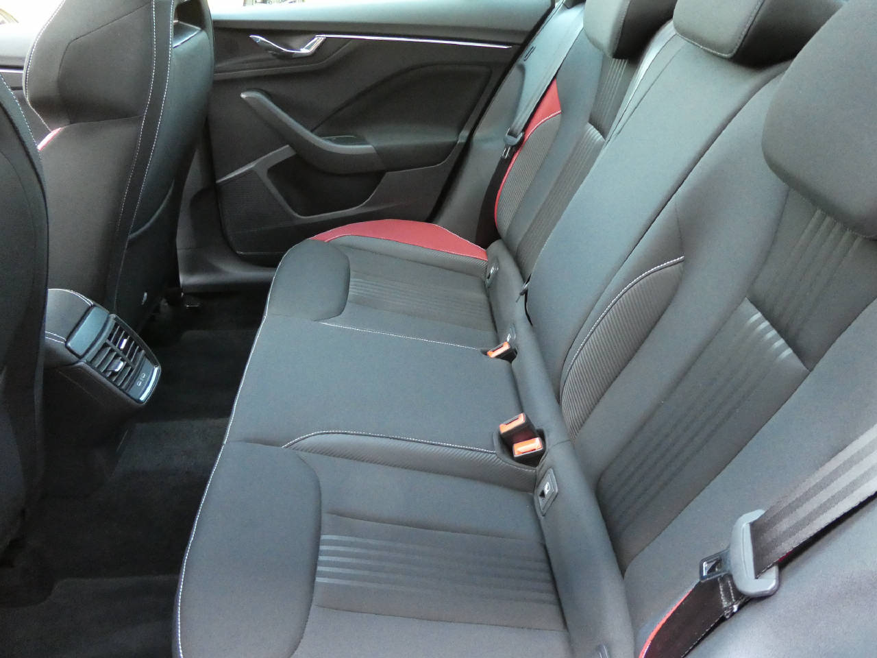 SKODA Kamiq 1.0 TSI Monte Carlo DSG-image-10