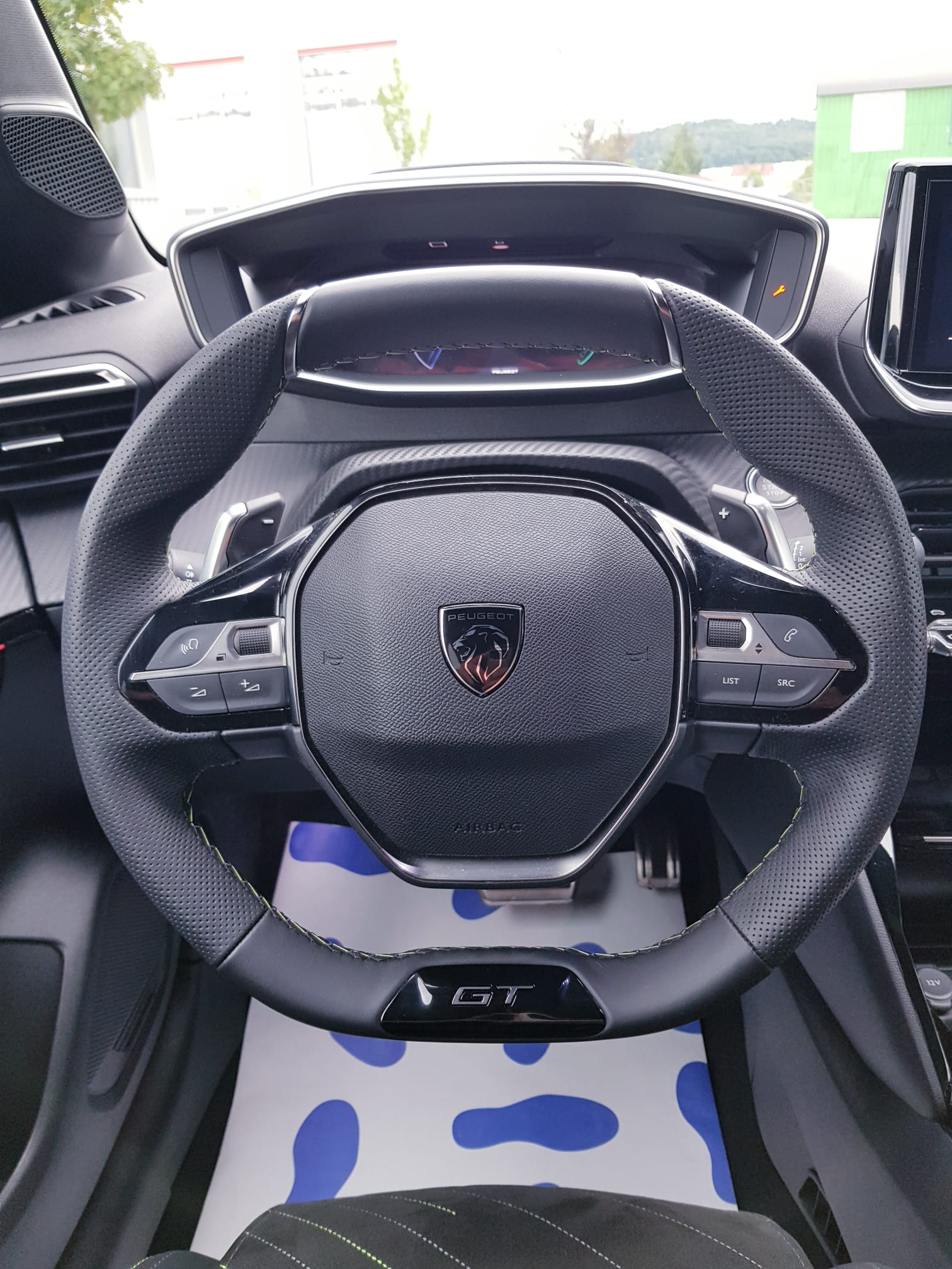 PEUGEOT 208 1.2 MHEV 145 GT-image-13