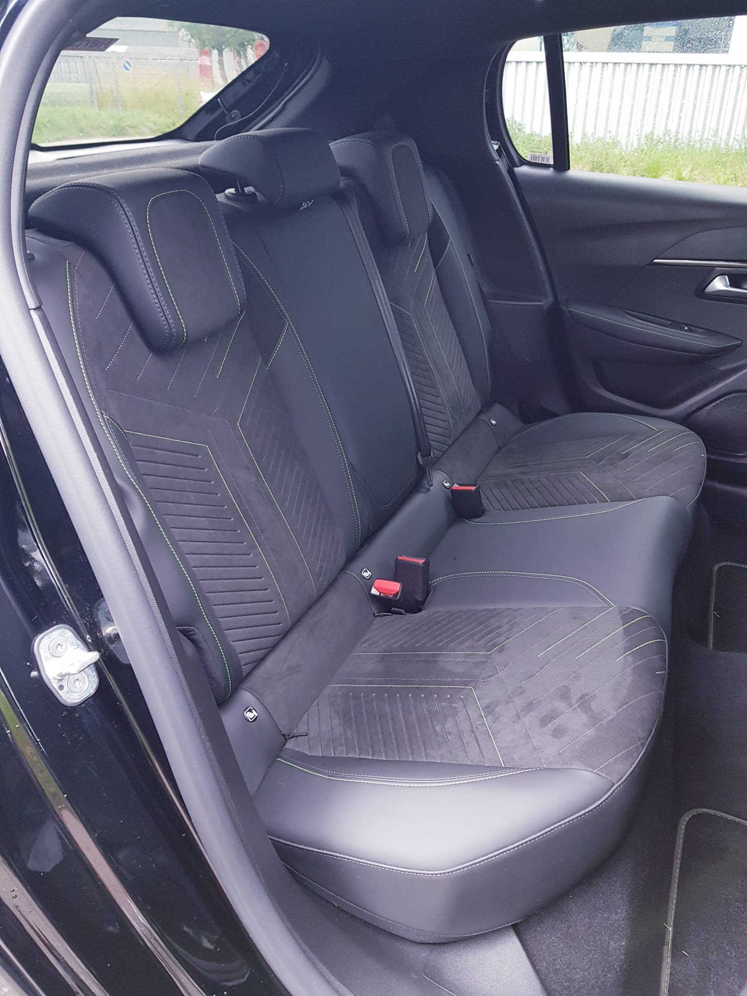 PEUGEOT 208 1.2 MHEV 145 GT-image-10