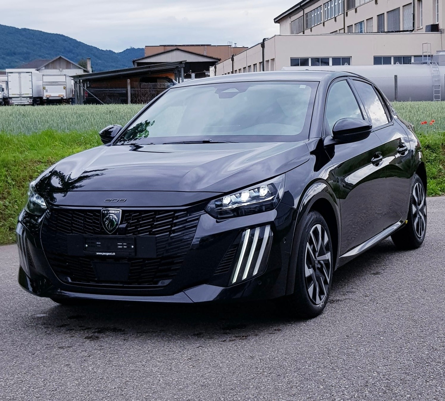 PEUGEOT 208 1.2 MHEV 145 GT-image-1