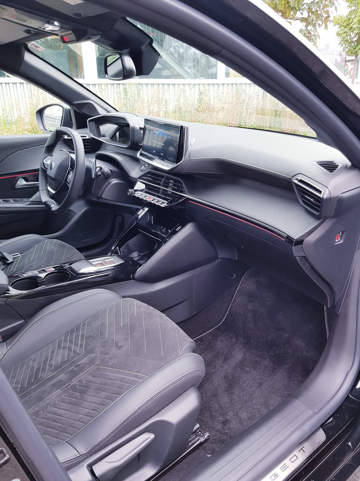 PEUGEOT 208 1.2 MHEV 145 GT-image-12