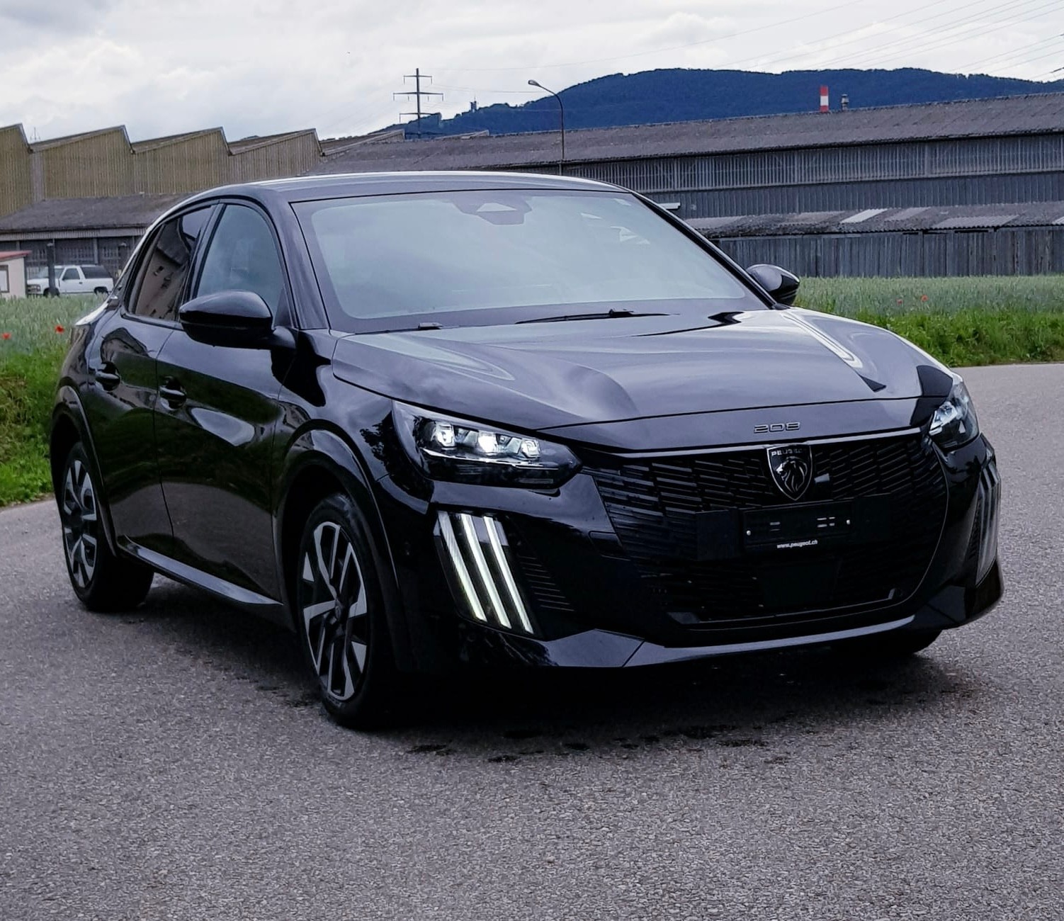 PEUGEOT 208 1.2 MHEV 145 GT-image-0