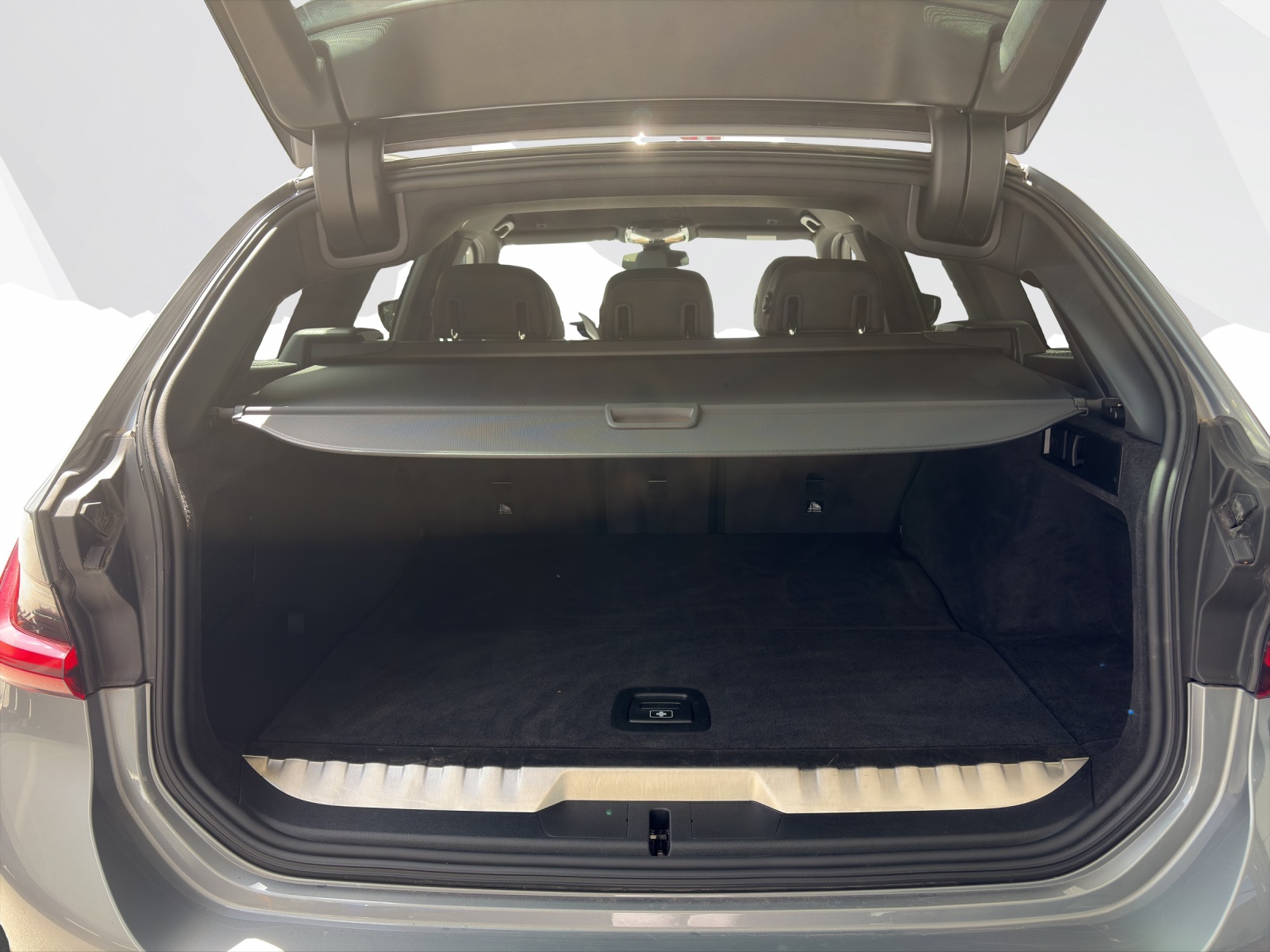 BMW 330e xDrive Touring-image-18