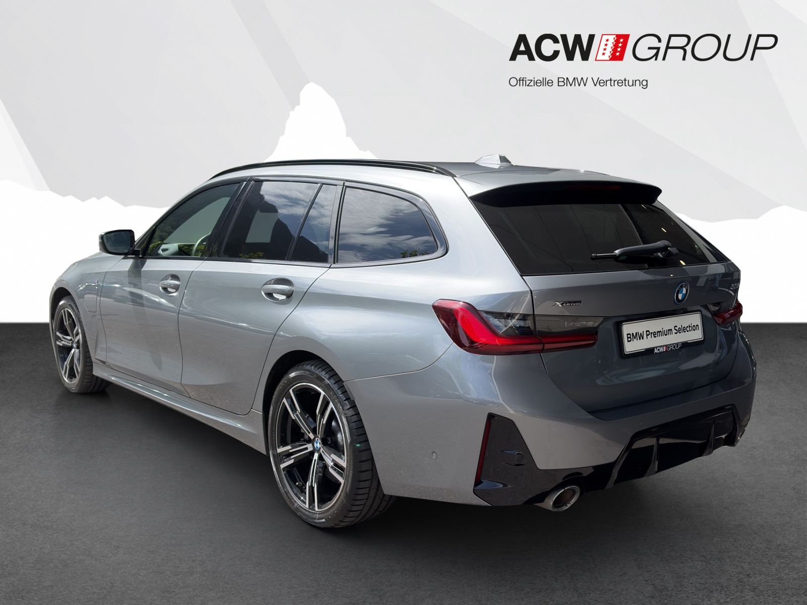 BMW 330e xDrive Touring-image-2