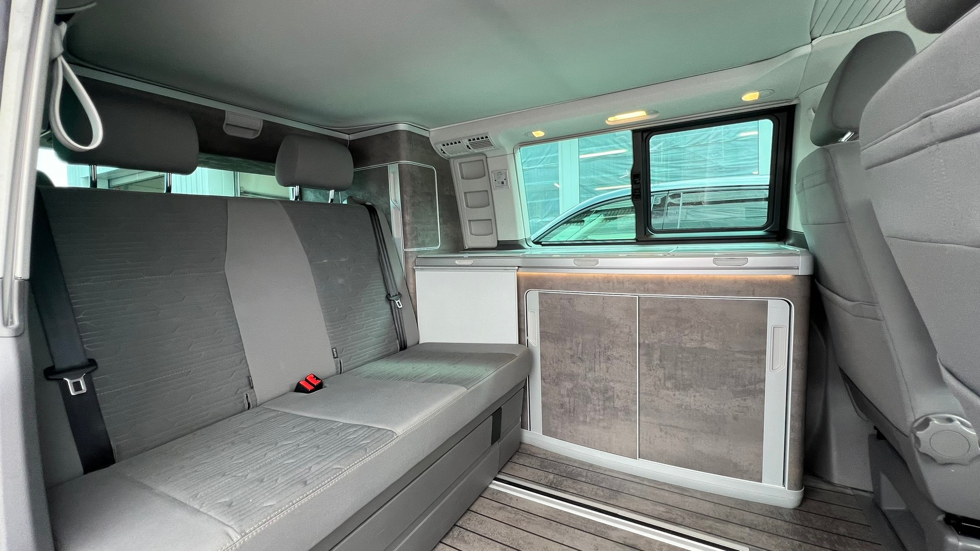 VW T6.1 CALIFORNIA 2.0 TDI OCEAN EDITION LIBERTY DSG l 150 PS-image-24