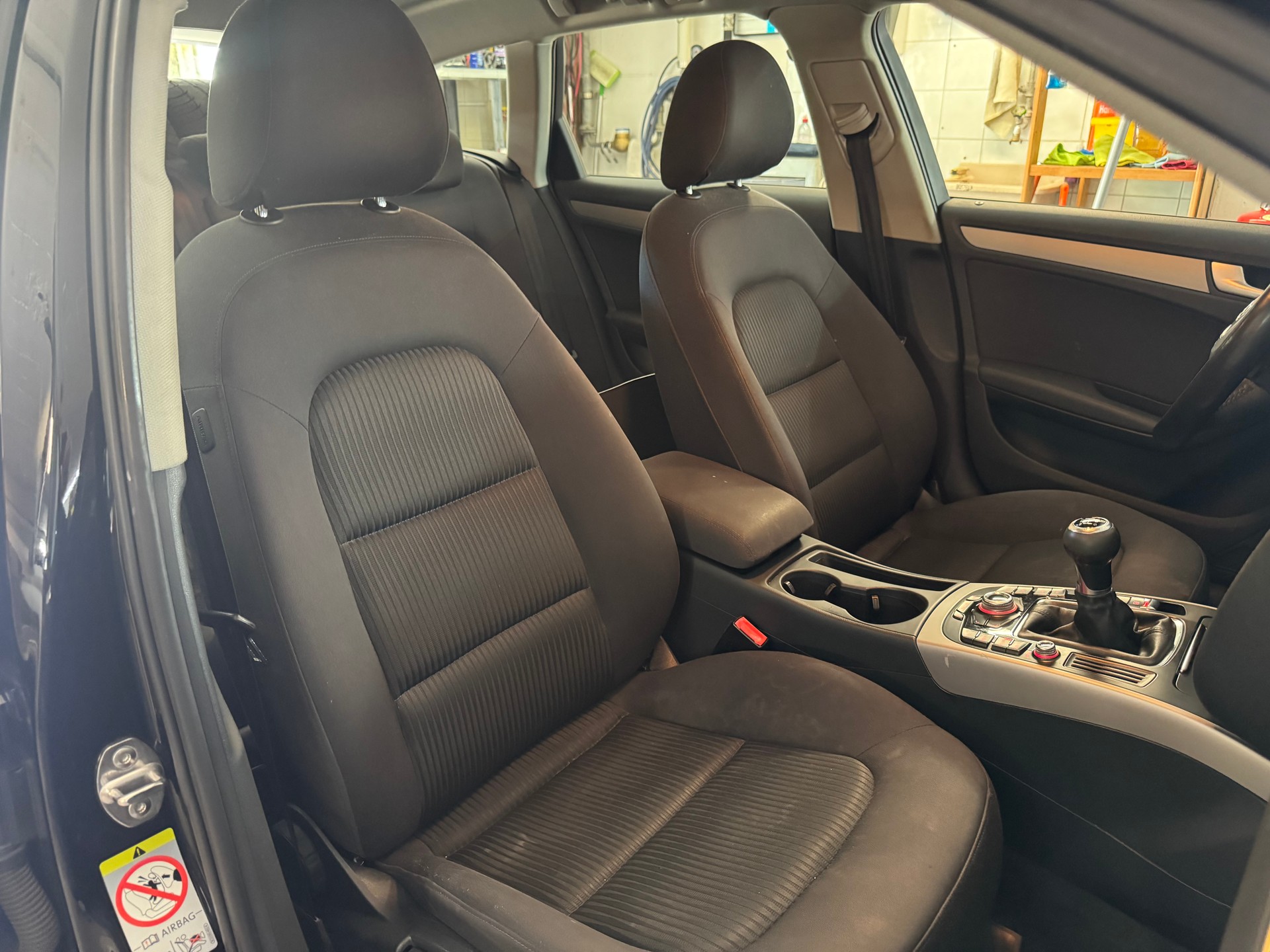 AUDI A4 Avant 2.0 TDI-image-9