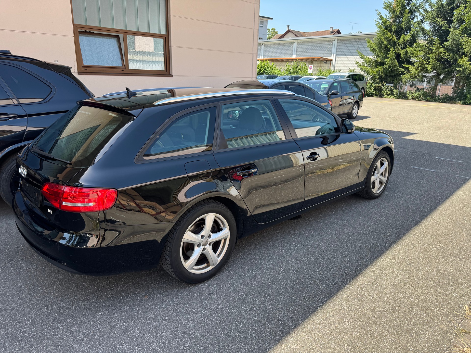 AUDI A4 Avant 2.0 TDI-image-2