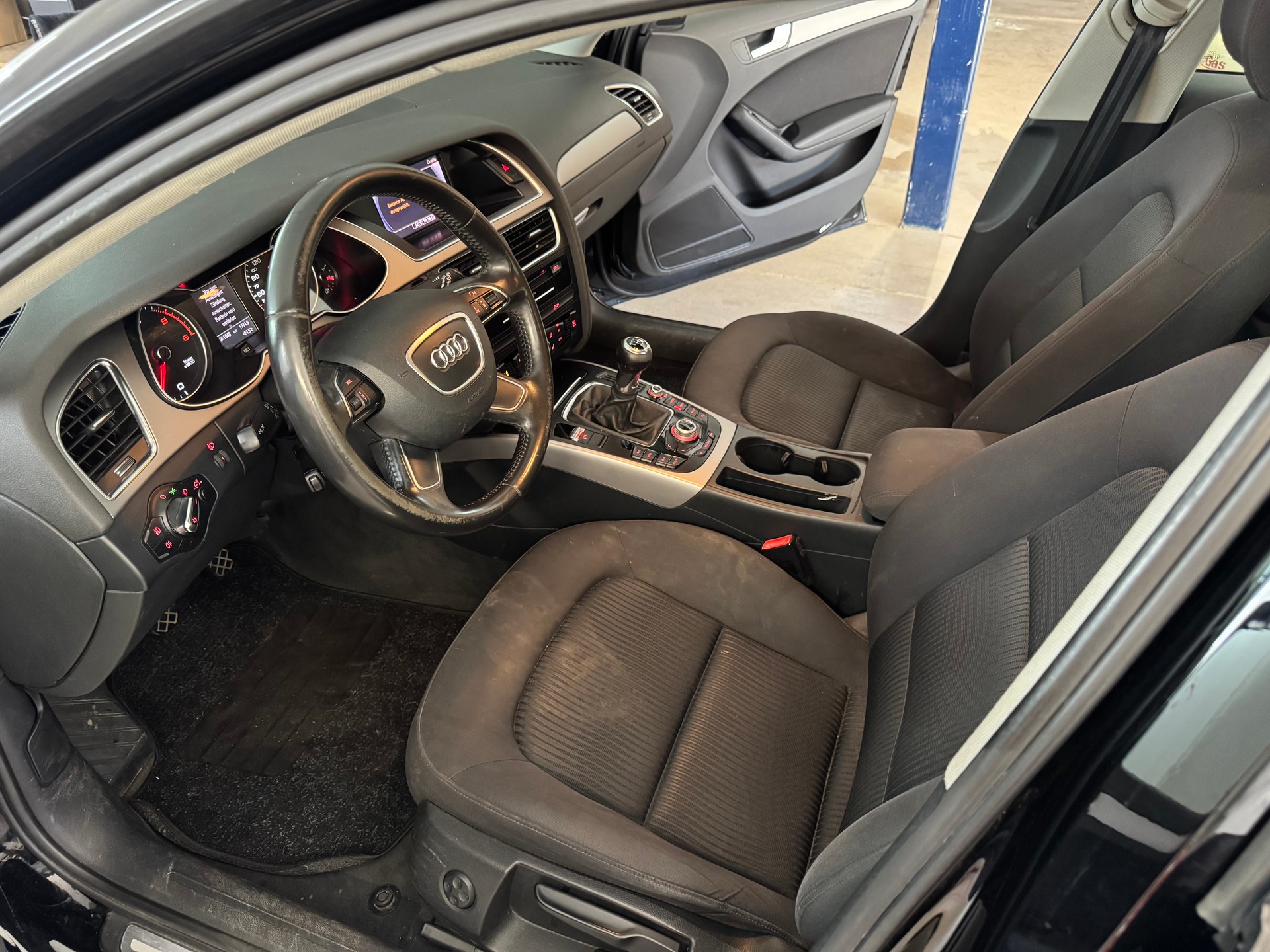 AUDI A4 Avant 2.0 TDI-image-6