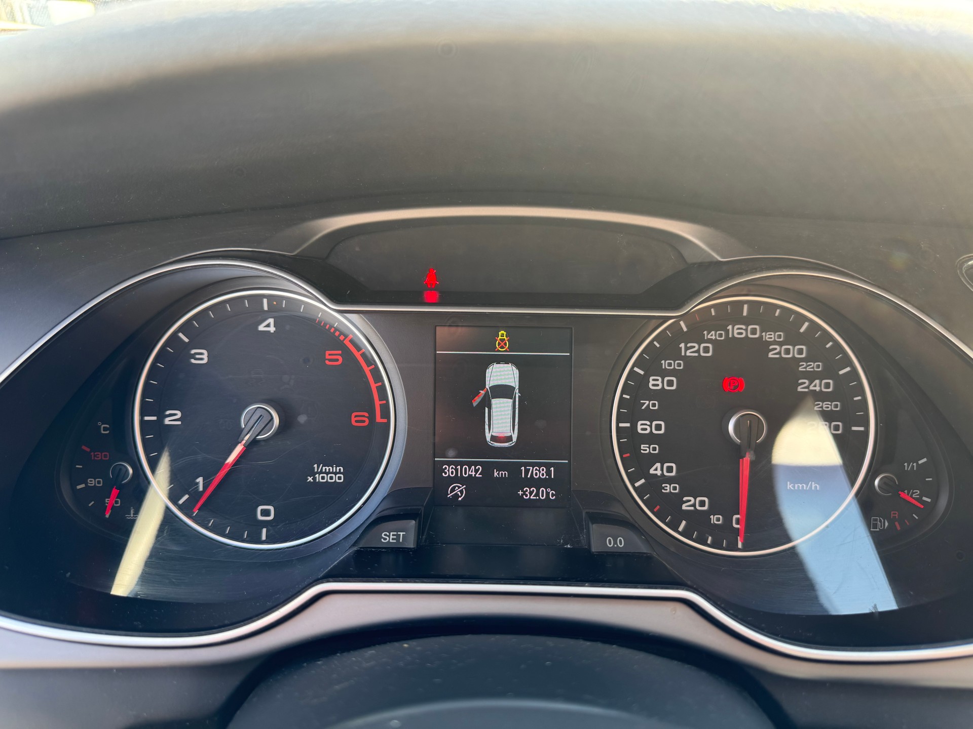 AUDI A4 Avant 2.0 TDI-image-7