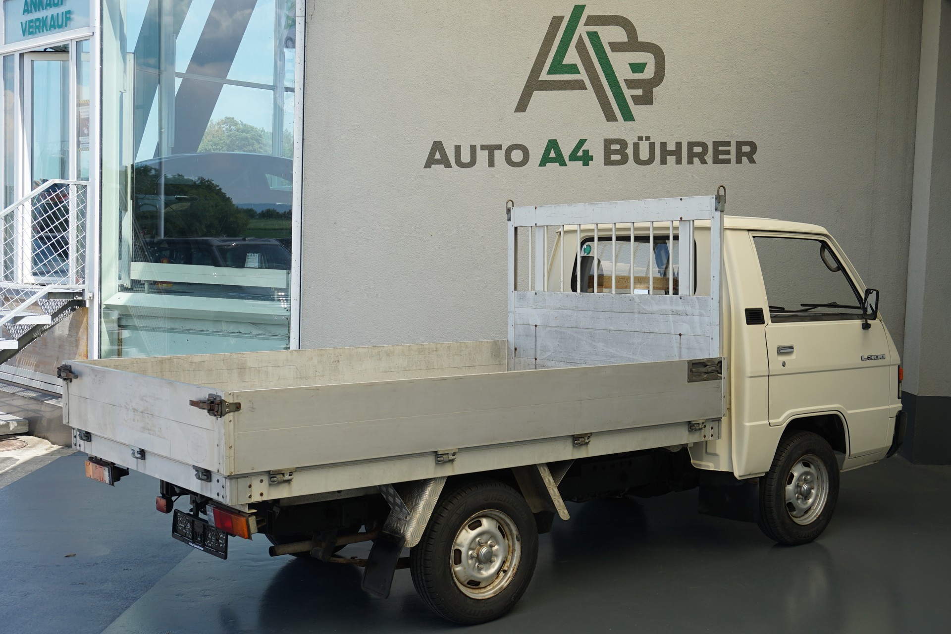 MITSUBISHI L 300 2.5D-image-11