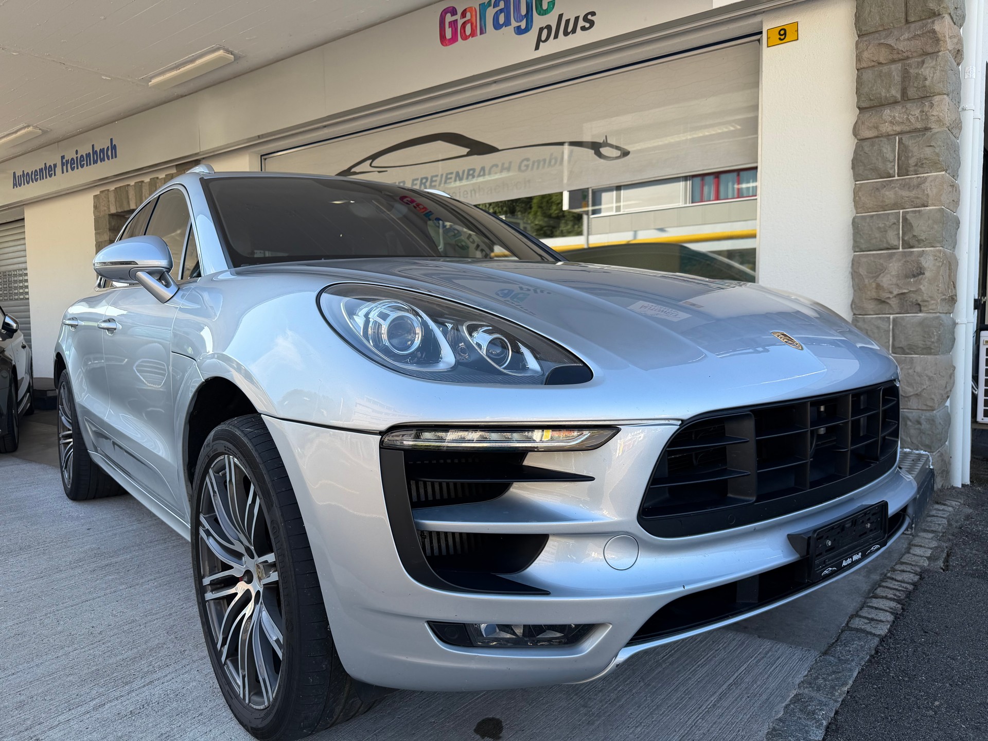 PORSCHE Macan Turbo PDK-image-2