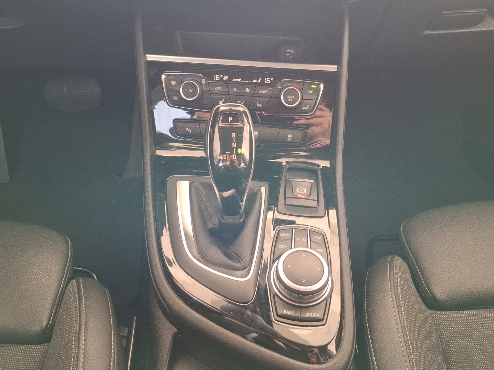 BMW 220d xDrive Gran Tourer Steptronic-image-11