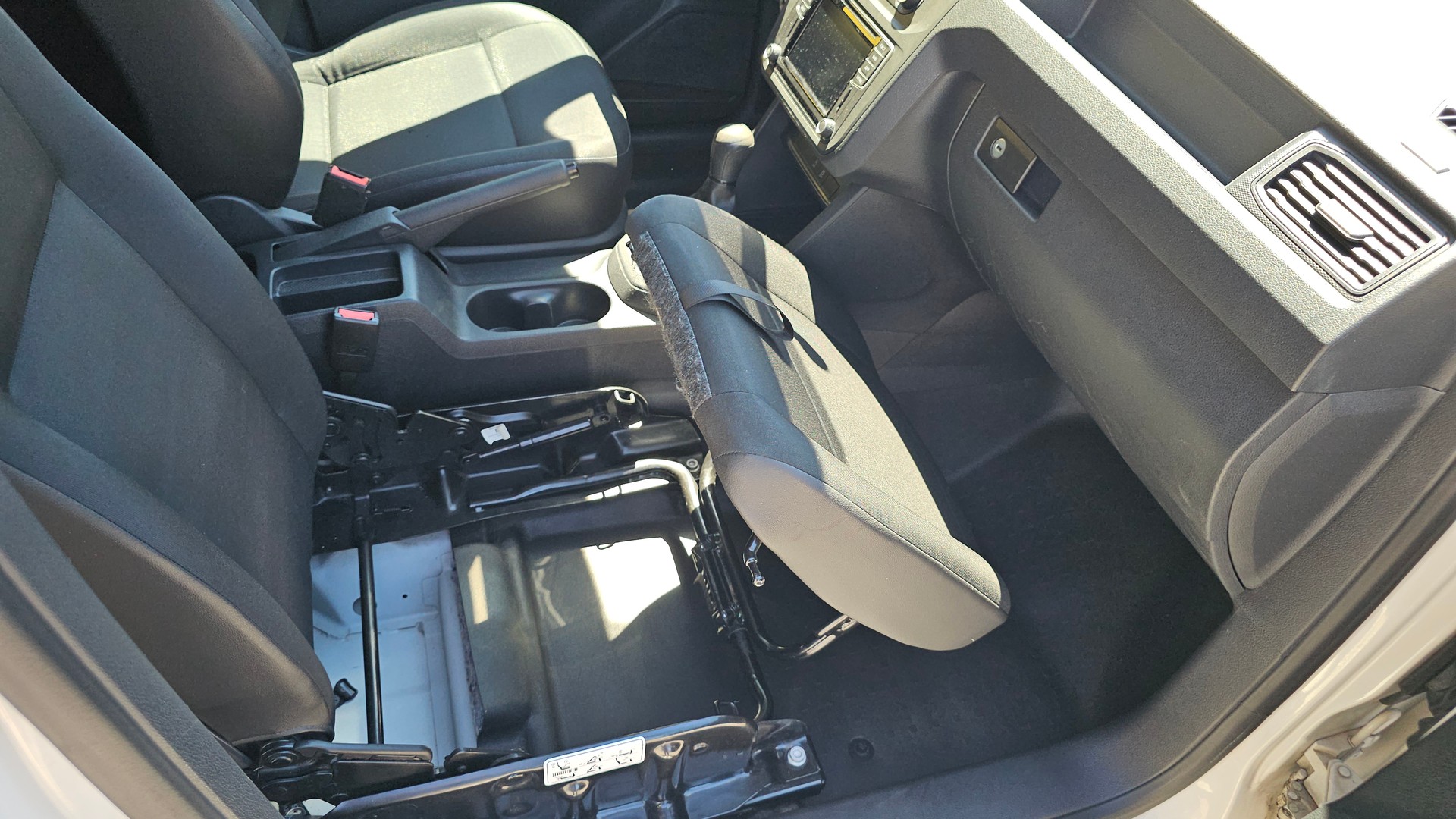 VW CADDY-image-7