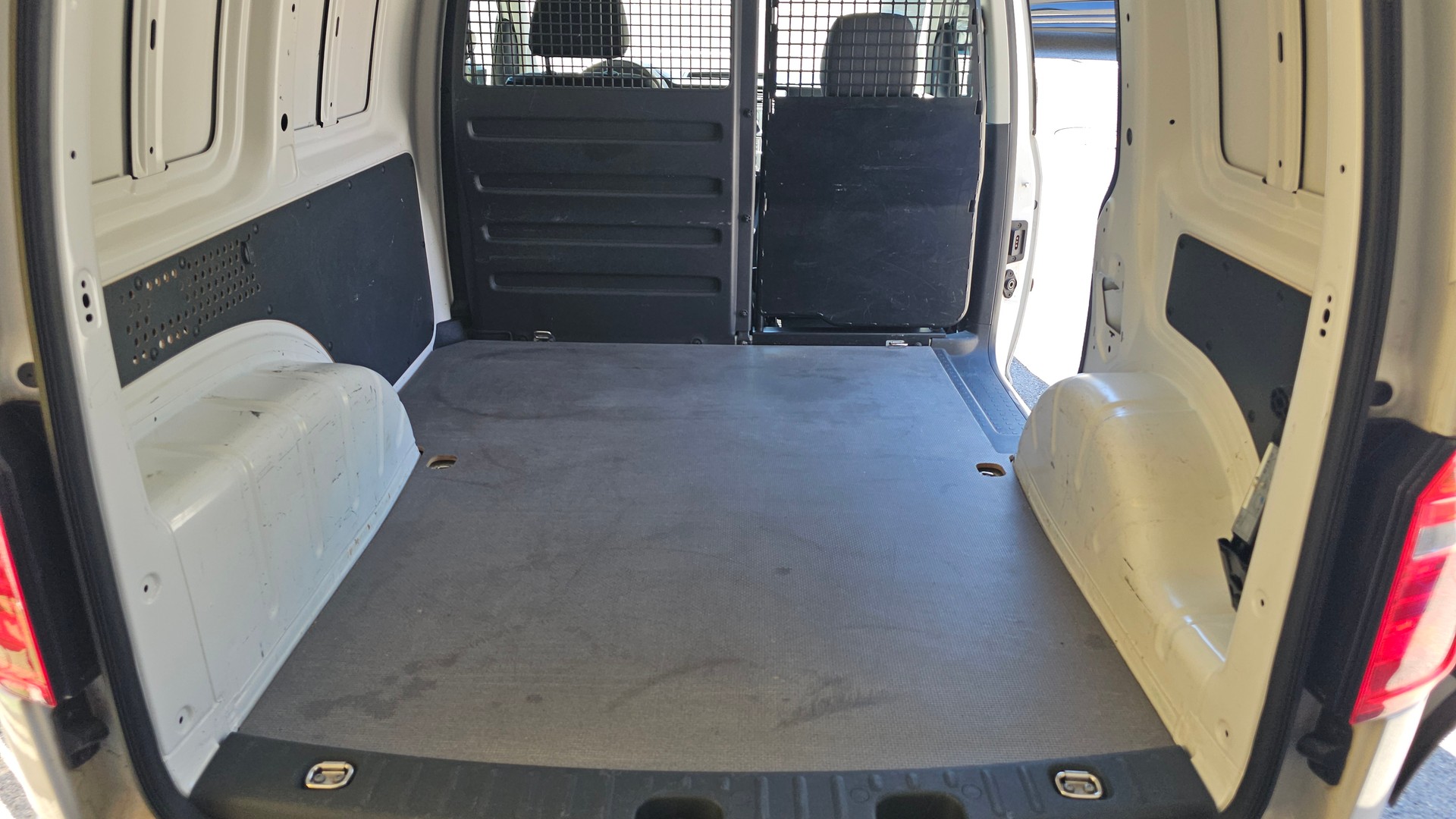 VW CADDY-image-11