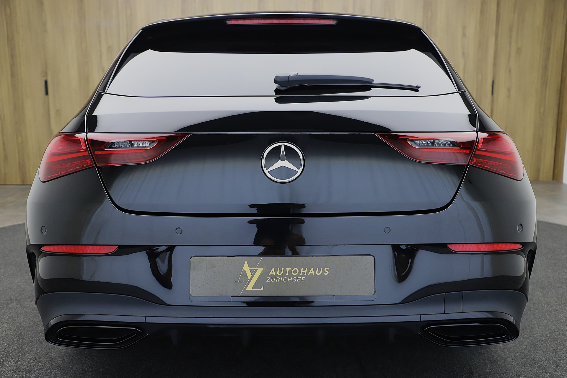 MERCEDES-BENZ CLA 200 Shooting Brake 7G-DCT AMG Line Night Edition-image-3