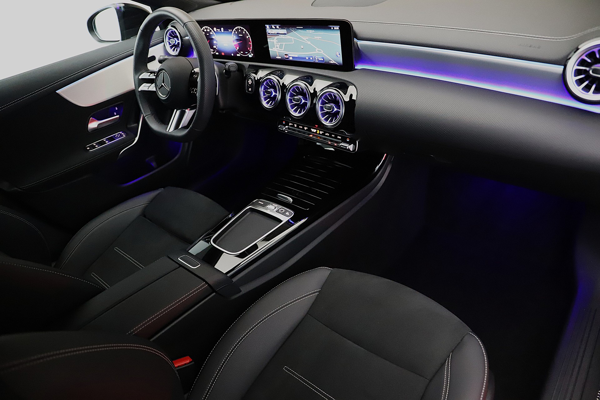 MERCEDES-BENZ CLA 200 Shooting Brake 7G-DCT AMG Line Night Edition-image-6