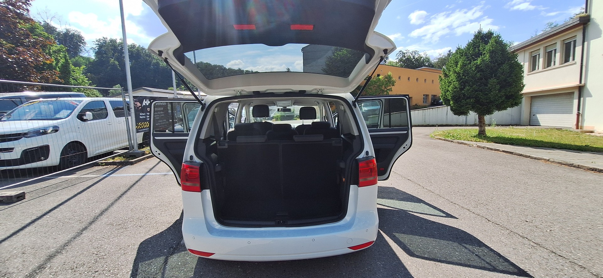 VW Touran 1.4 TSI EcoFuel Design DSG-image-18